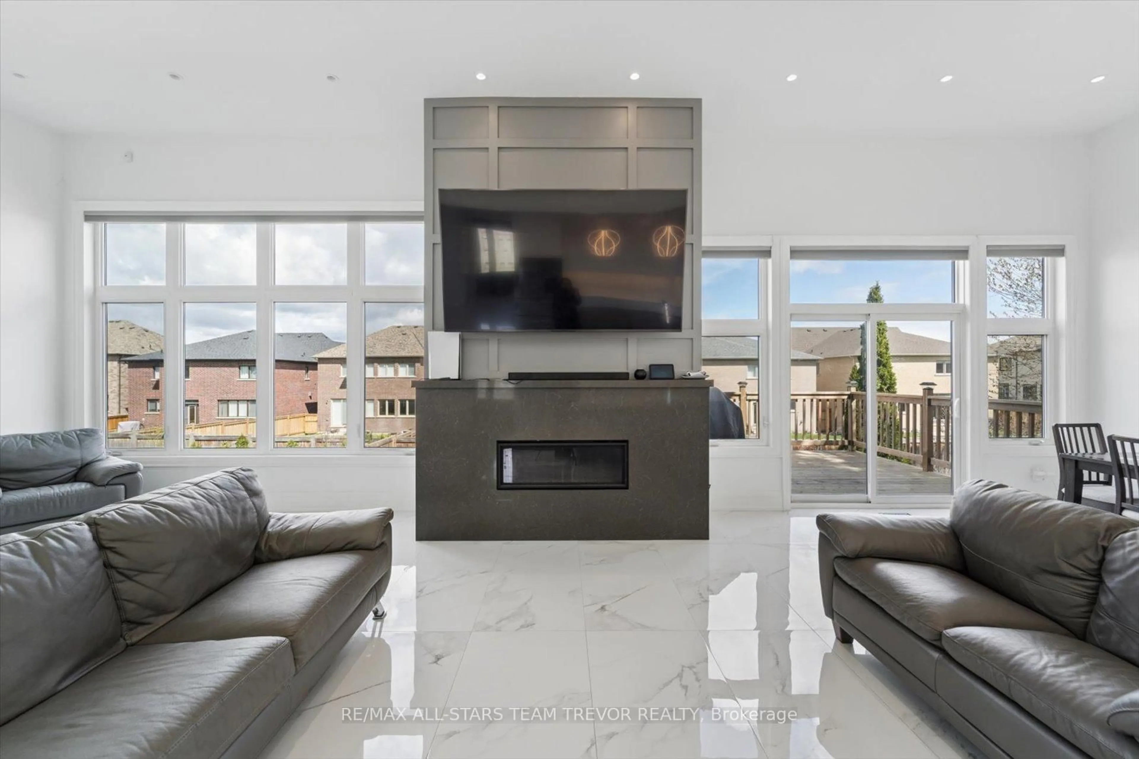 Home theater for 148 Church St, Georgina Ontario L4P 1J5