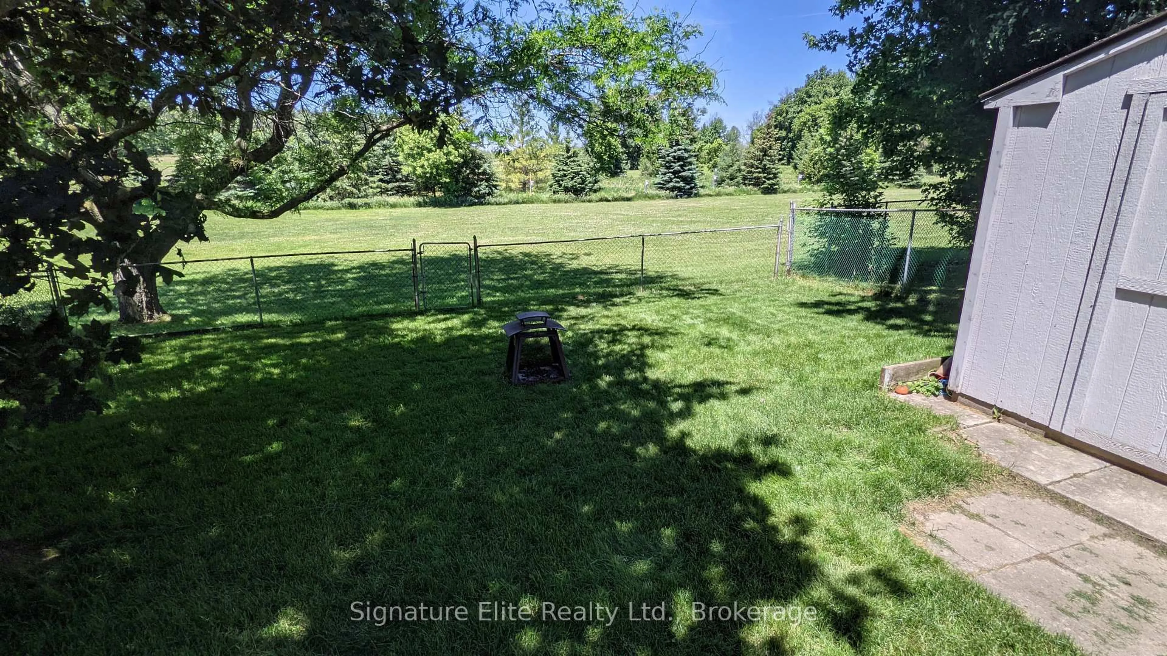 A pic from outside/outdoor area/front of a property/back of a property/a pic from drone, unknown for 40 Smyth Cres, New Tecumseth Ontario L0G 1A0