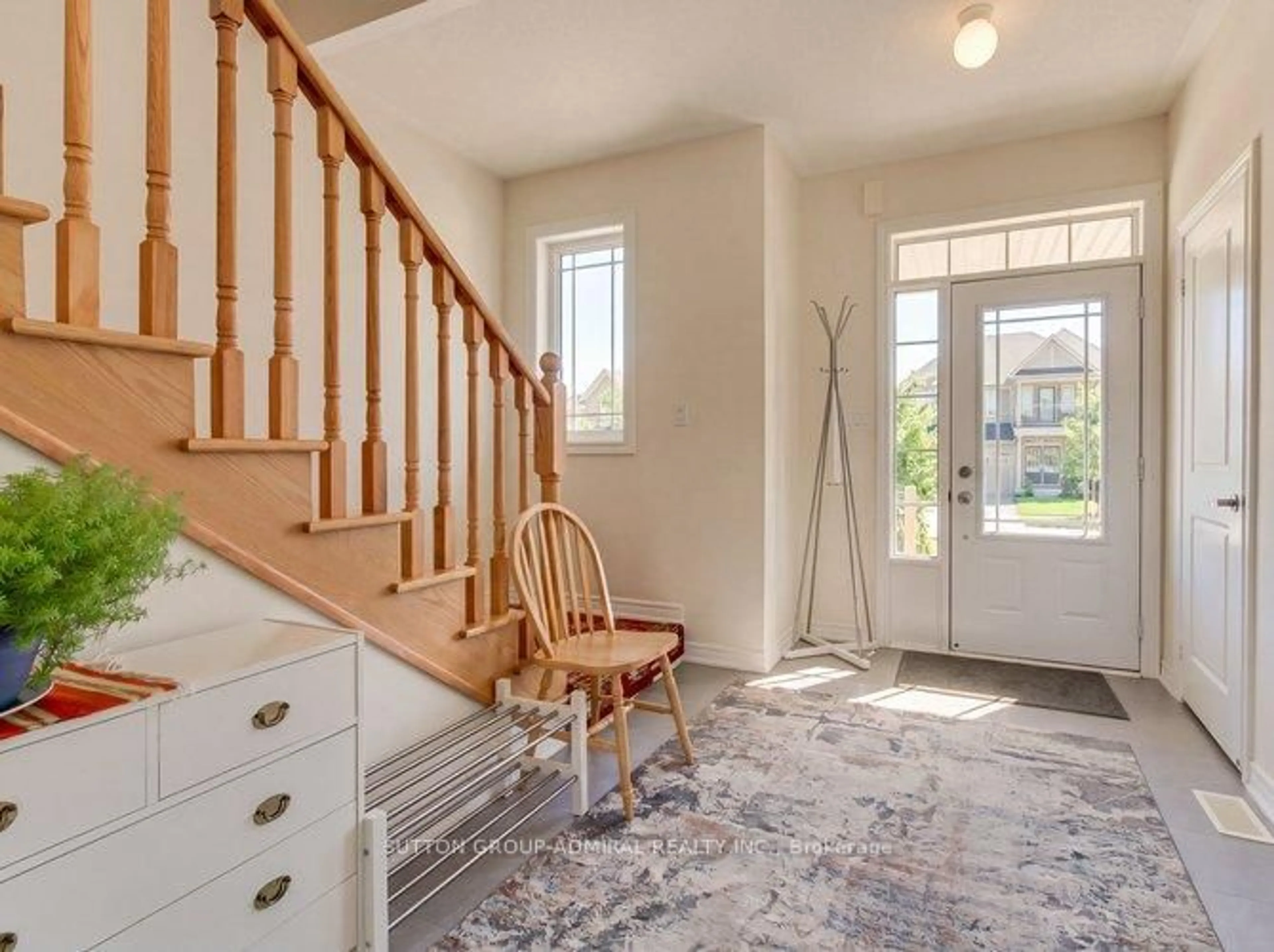 Indoor entryway for 797 Green St, Innisfil Ontario L0L 1W0