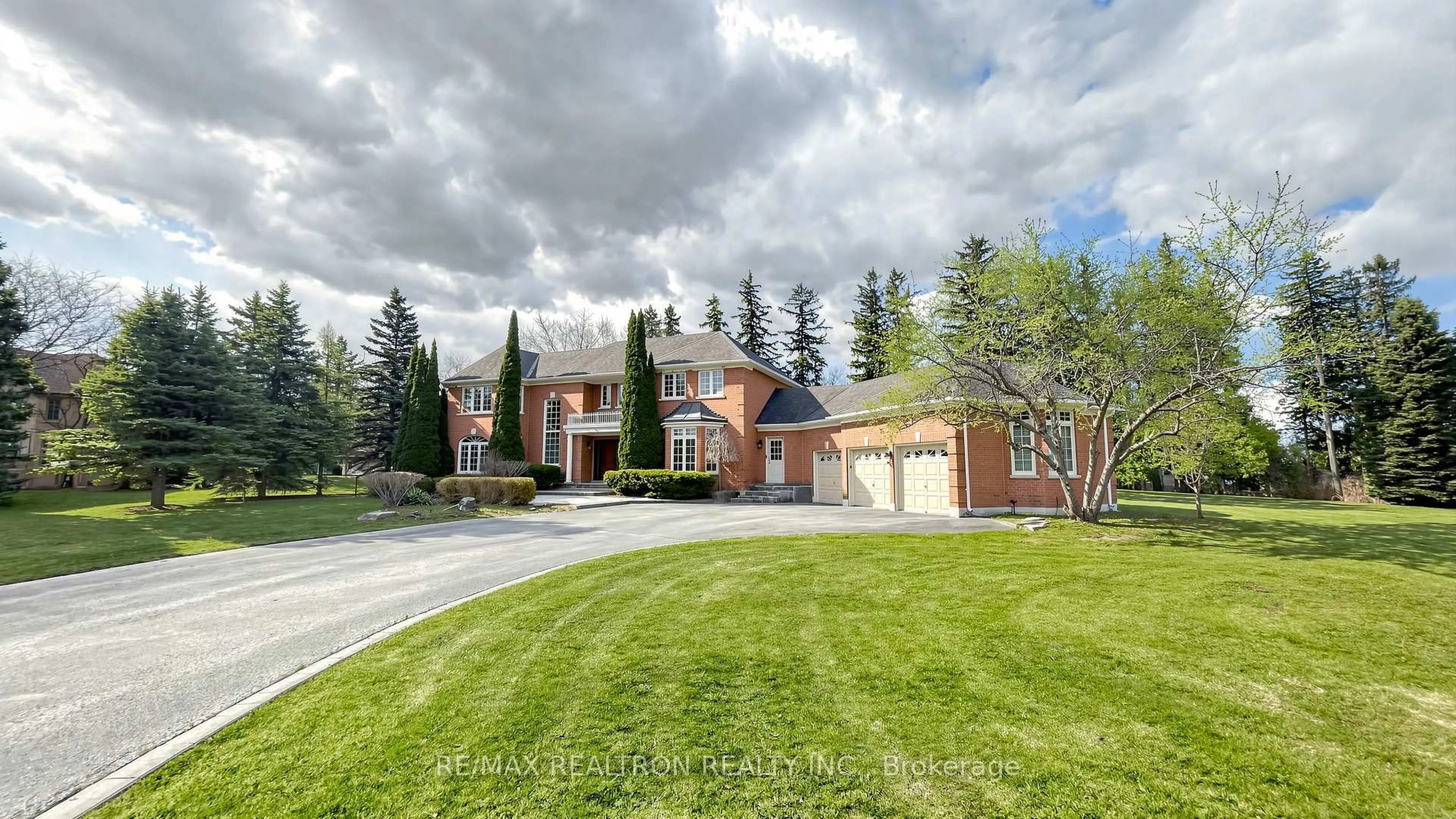 Home with brick exterior material, street for 3 Summit Trail Dr, Richmond Hill Ontario L4E 3S7