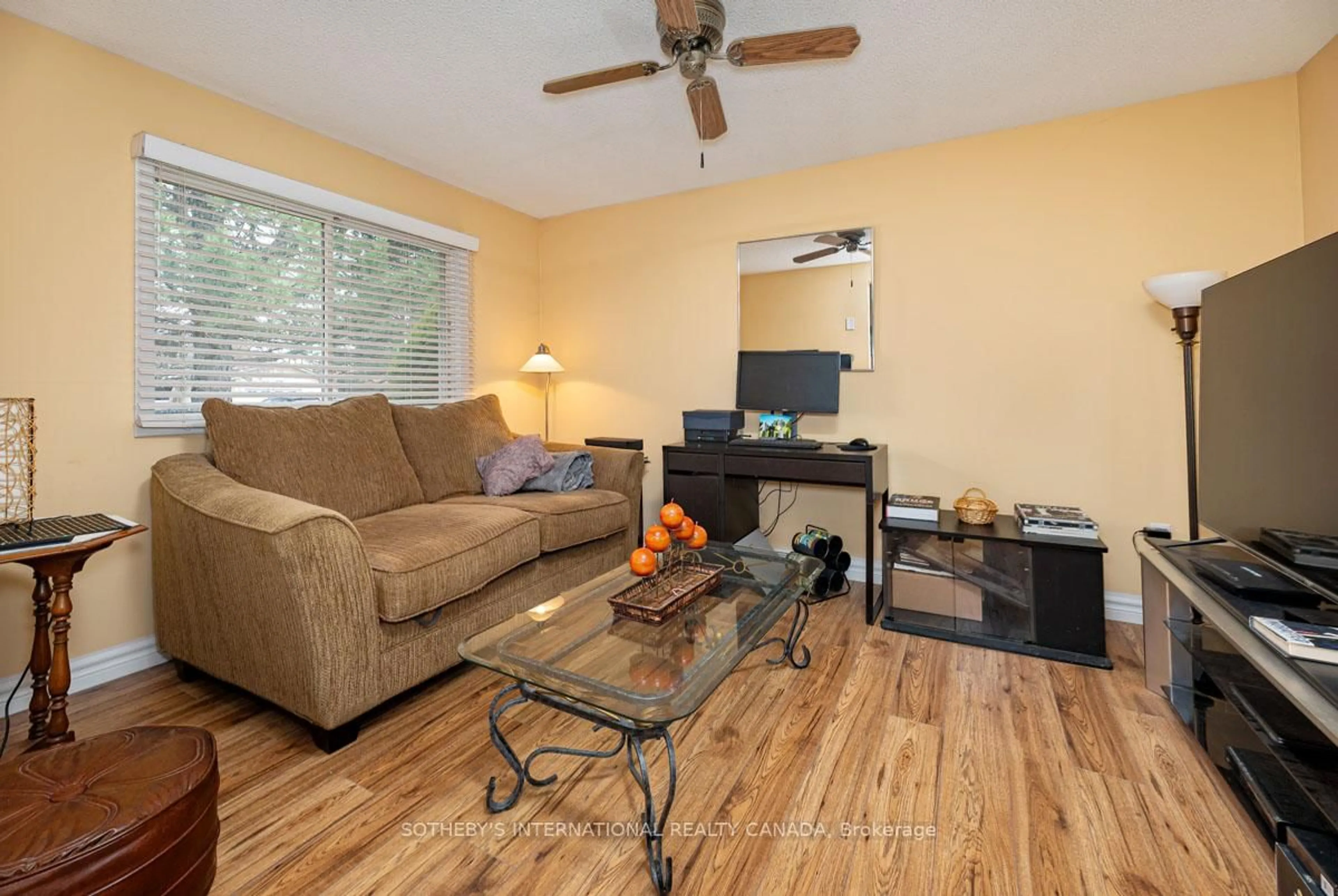 Living room with furniture, wood/laminate floor for 101 Tecumseth Pines Dr, New Tecumseth Ontario L0G 1W0