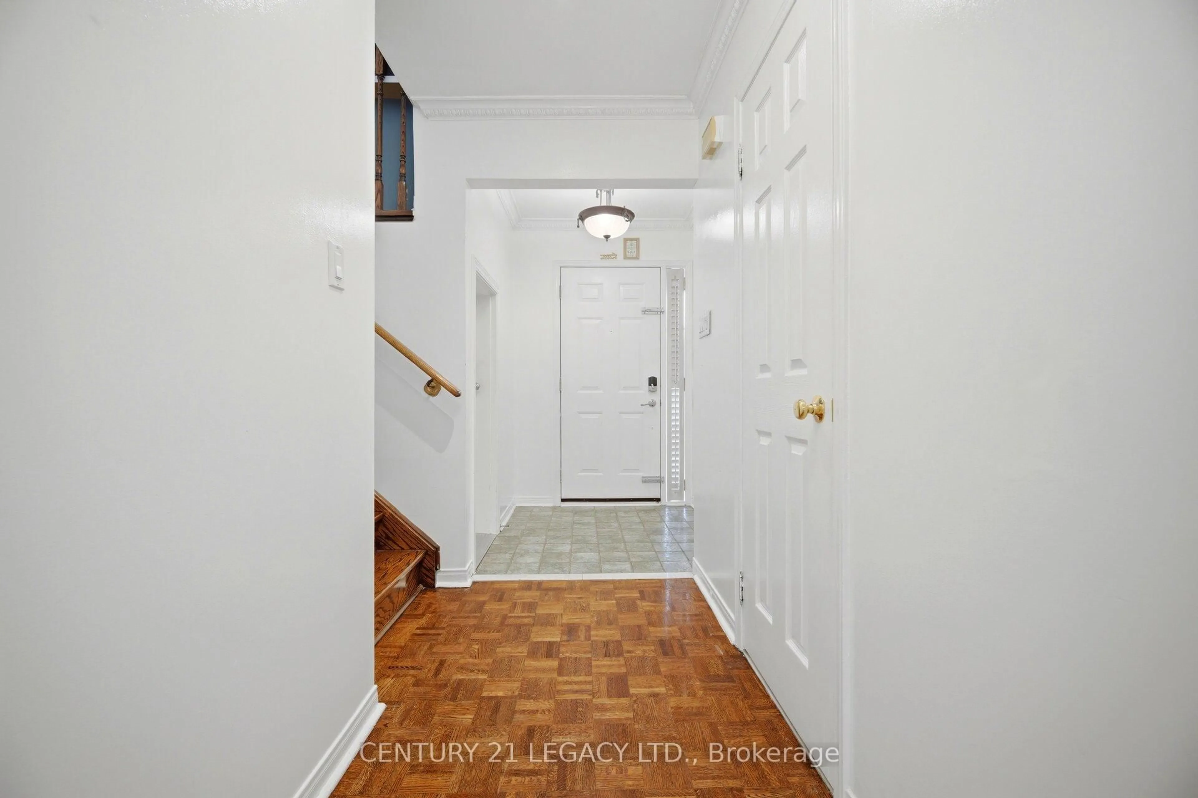 Indoor entryway for 28 Wildfire Rd, Vaughan Ontario L4L 8Y9