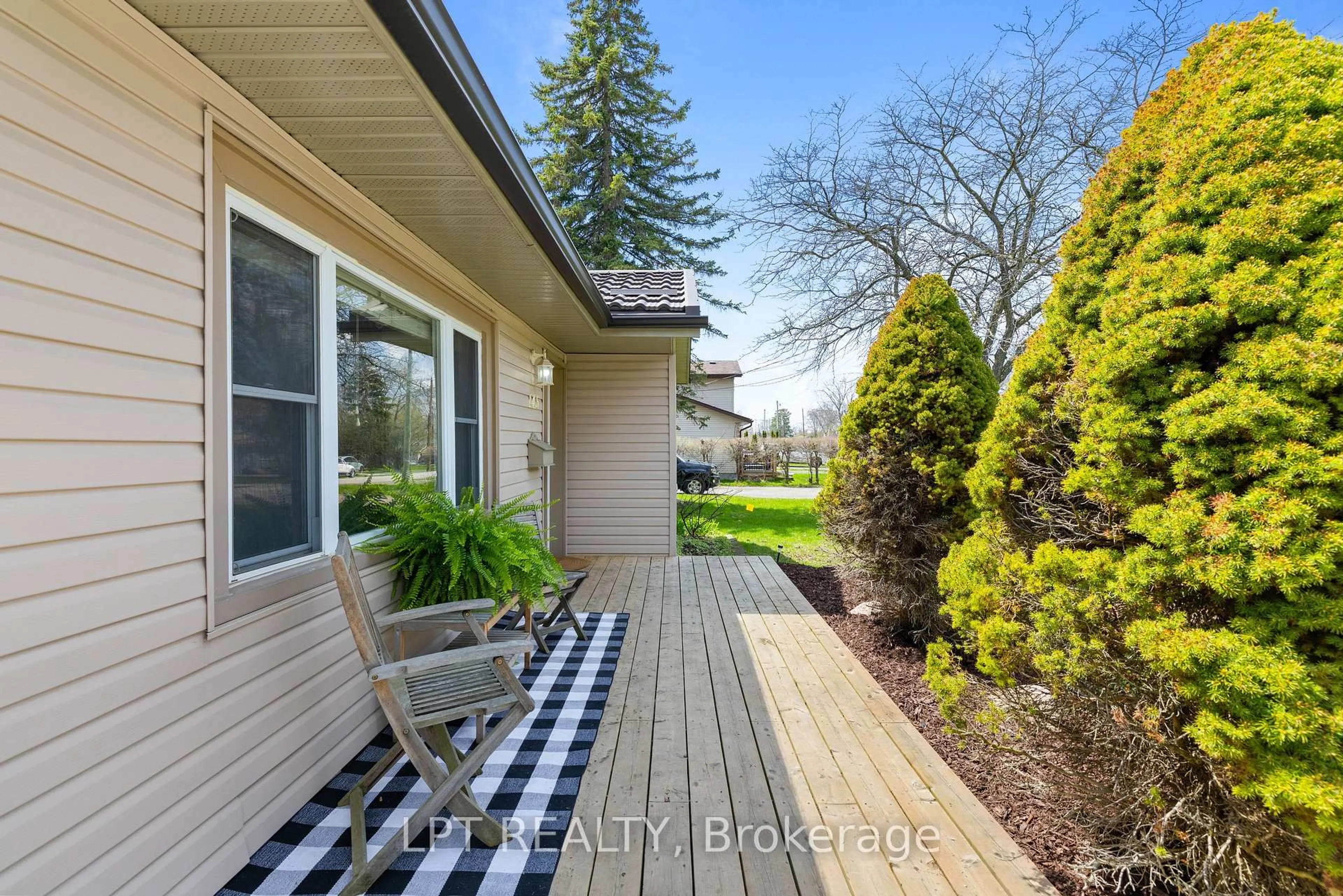 Patio, unknown for 145 Silas Blvd, Georgina Ontario L4P 2K2