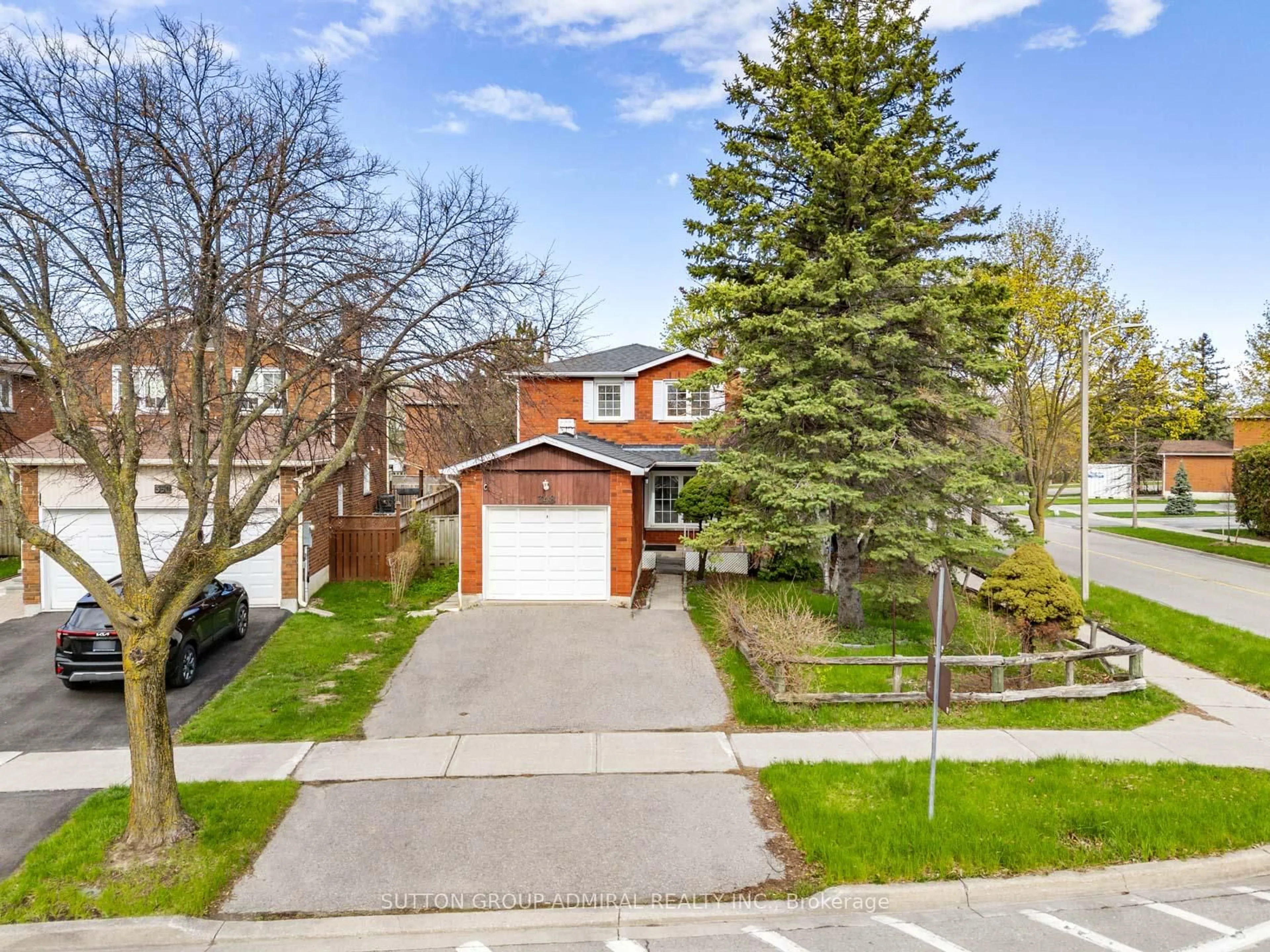 A pic from outside/outdoor area/front of a property/back of a property/a pic from drone, street for 348 Brownridge Dr, Vaughan Ontario L4J 5W9