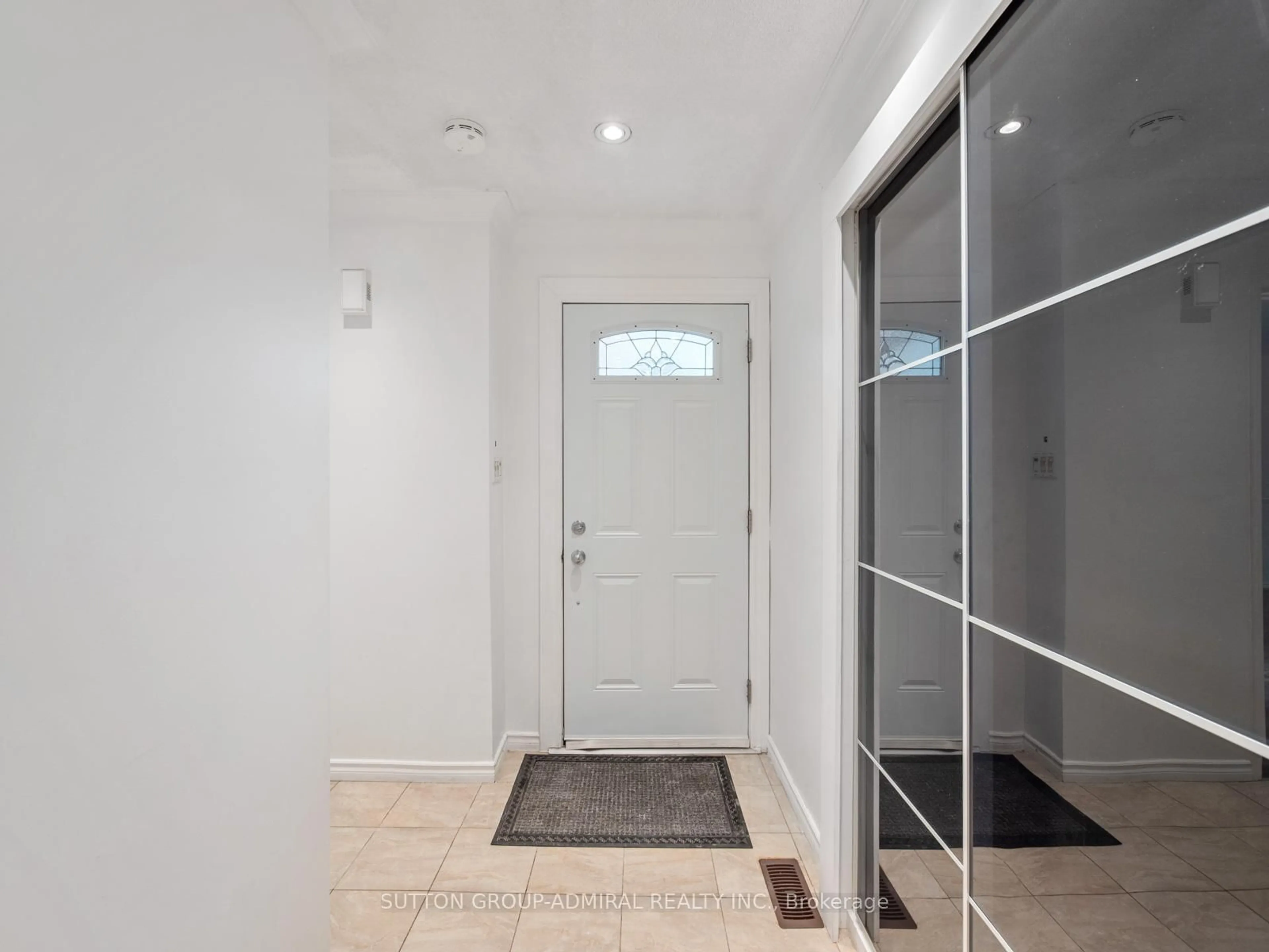 Indoor entryway for 348 Brownridge Dr, Vaughan Ontario L4J 5W9