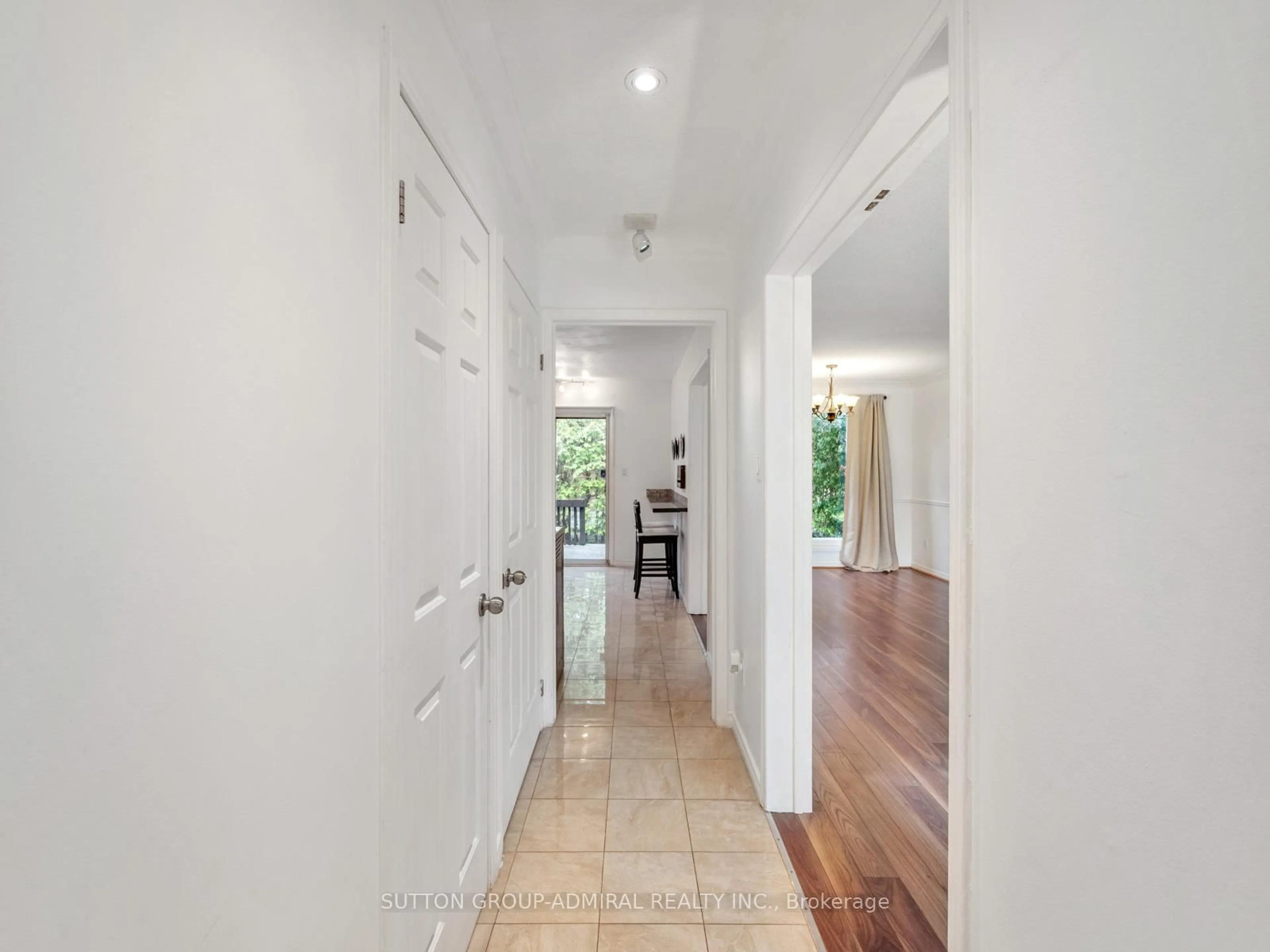 Indoor entryway for 348 Brownridge Dr, Vaughan Ontario L4J 5W9