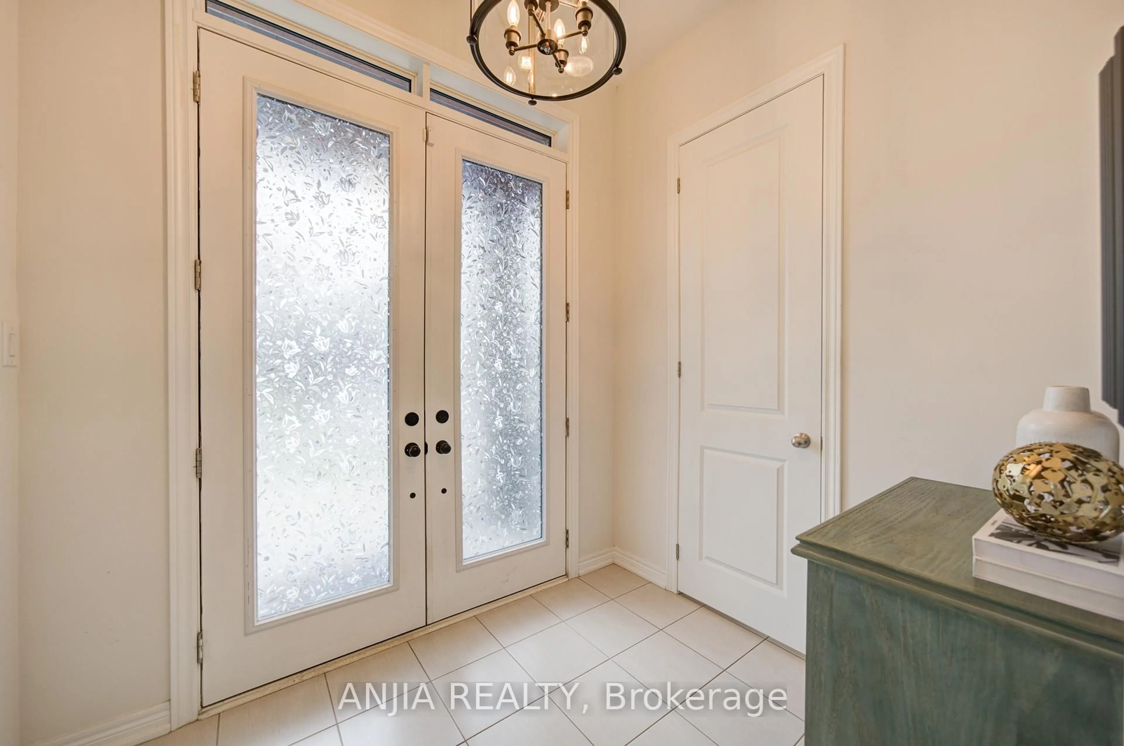 Indoor entryway for 50 CONDUCTOR Ave, Whitchurch-Stouffville Ontario L4A 4X5