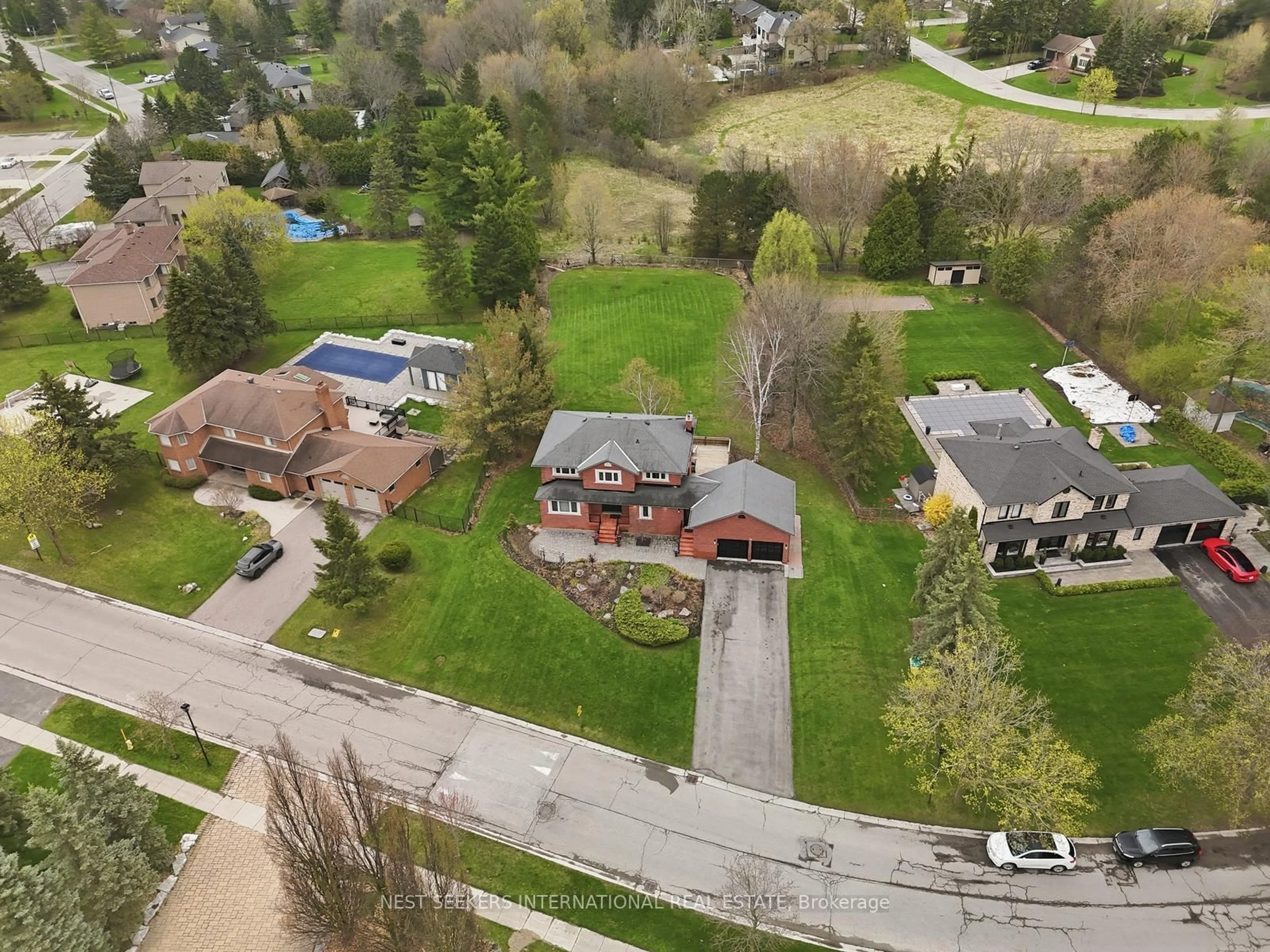 A pic from outside/outdoor area/front of a property/back of a property/a pic from drone, street for 79 Hill Farm Rd, King Ontario L0G 1N0