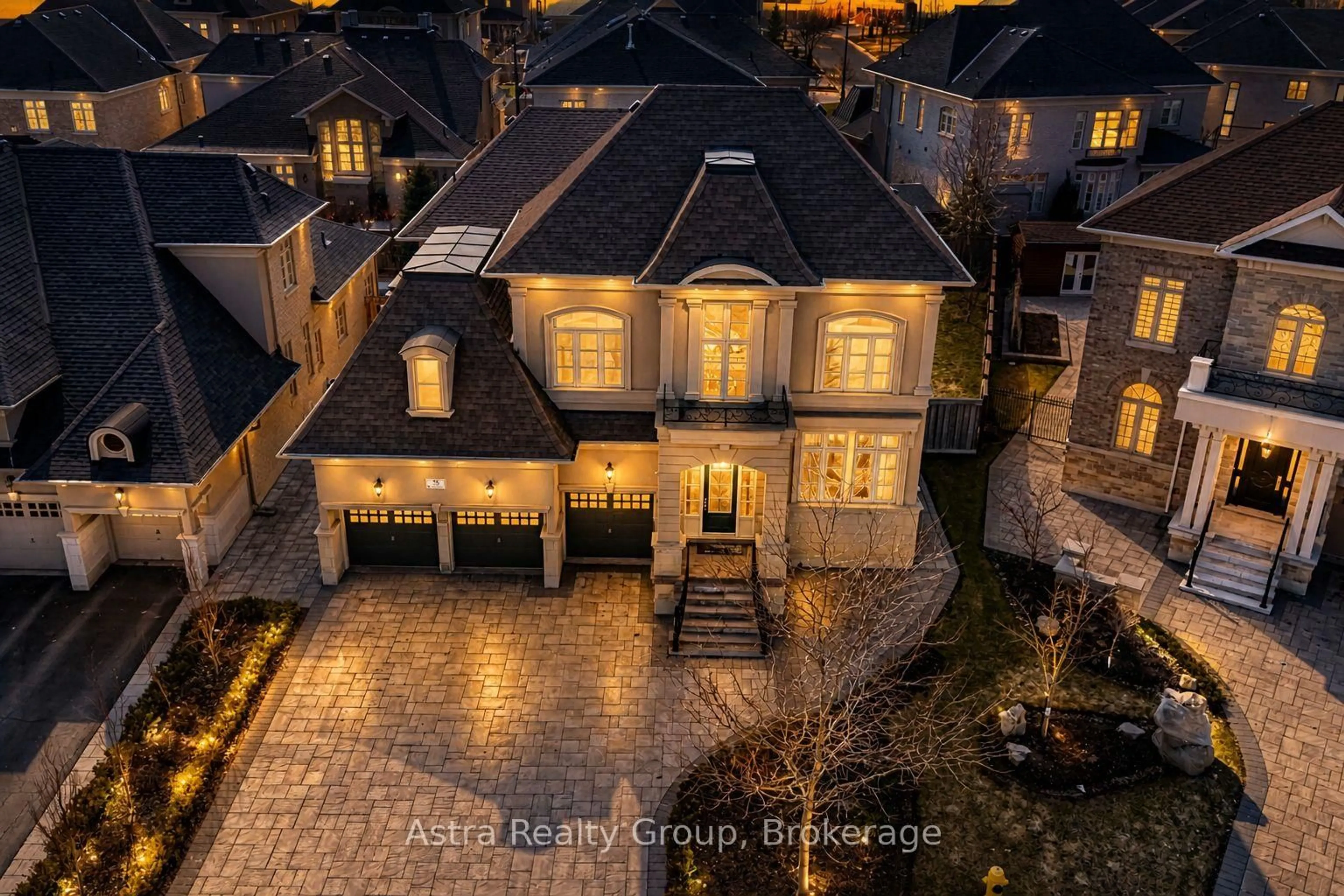 A pic from outside/outdoor area/front of a property/back of a property/a pic from drone, street for 75 Virtue Cres, Vaughan Ontario L4H 4C3