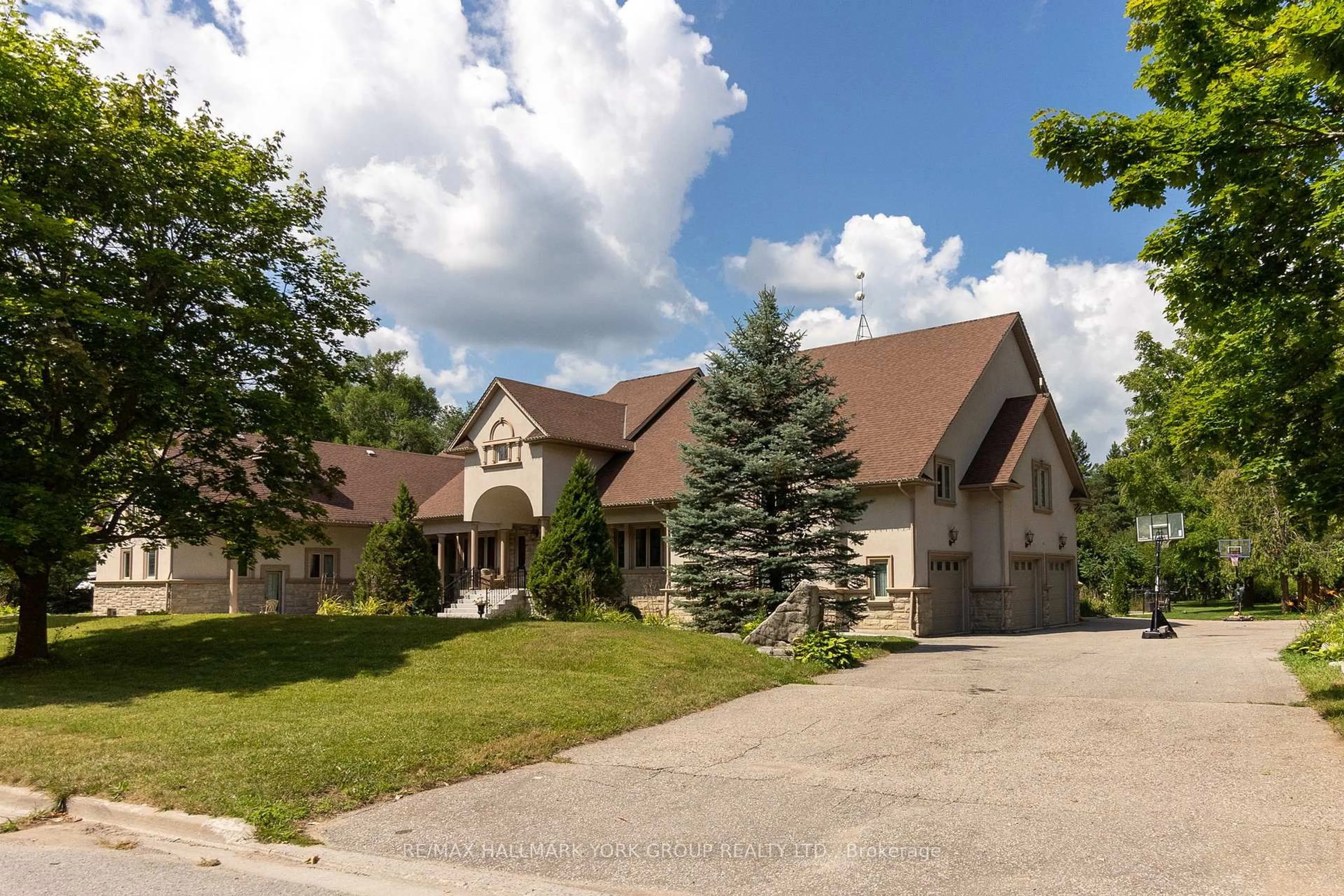 Unknown for 2 Kingswood Dr, King Ontario L7B 1K8