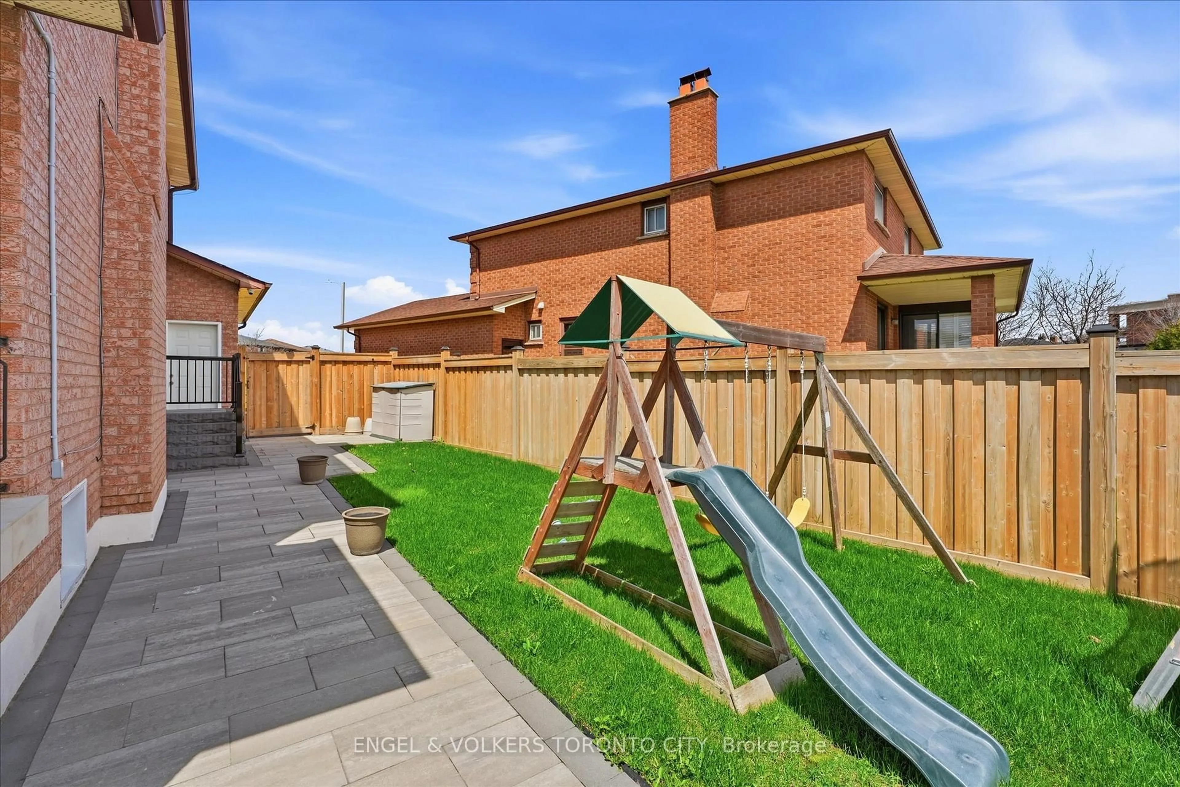 Patio, street for 90 Gardner Pl, Vaughan Ontario L6A 1C3