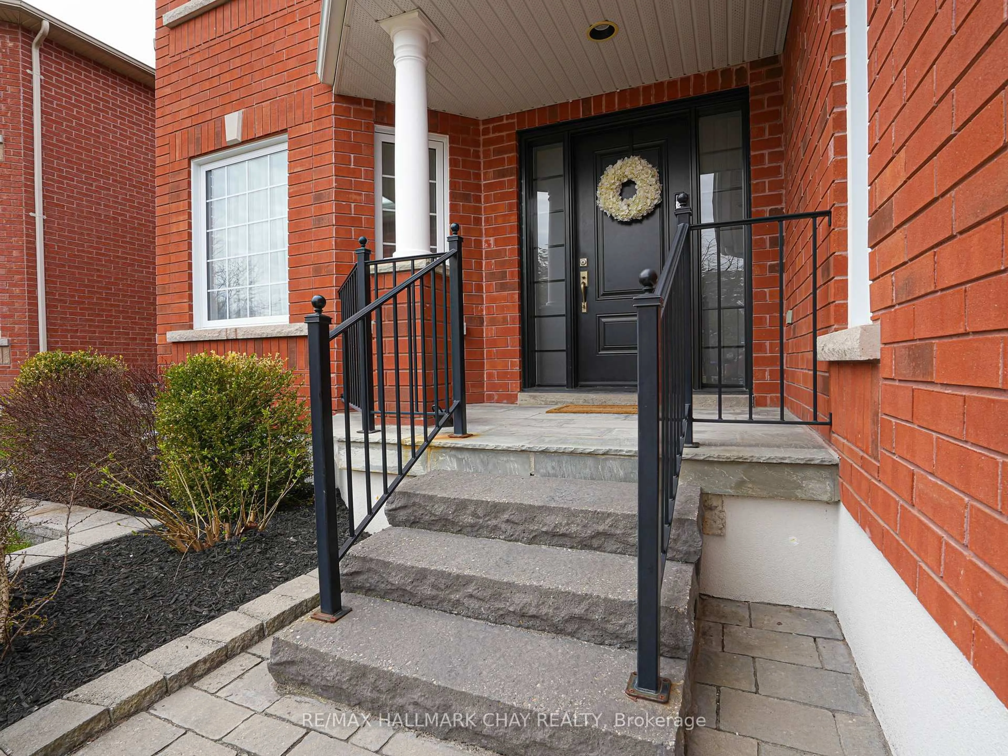 Indoor entryway for 2292 Jack Cres, Innisfil Ontario L9S 2C8