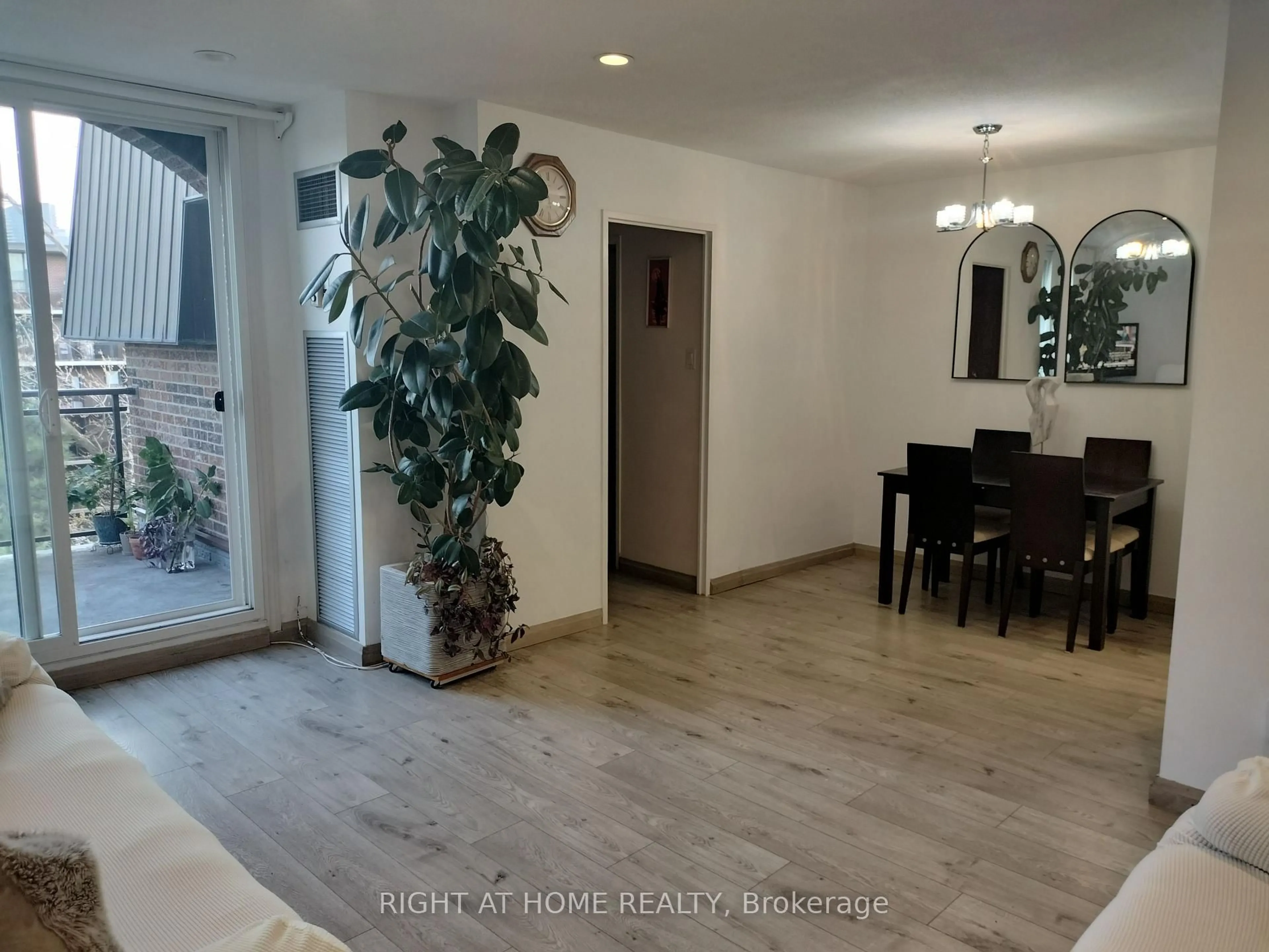 Unknown for 16B Elgin St #357, Markham Ontario L3T 4T4