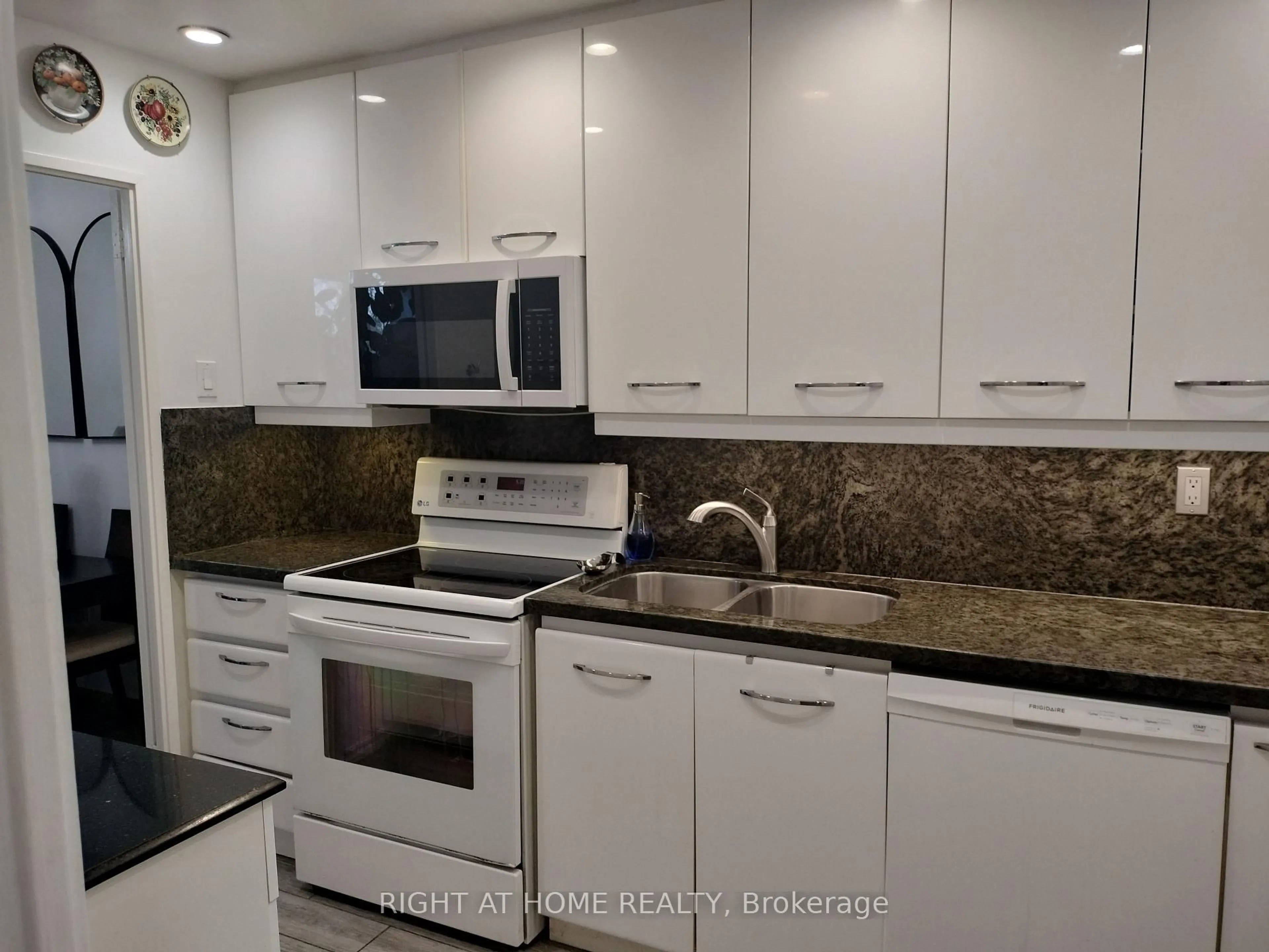 Standard kitchen, unknown for 16B Elgin St #357, Markham Ontario L3T 4T4