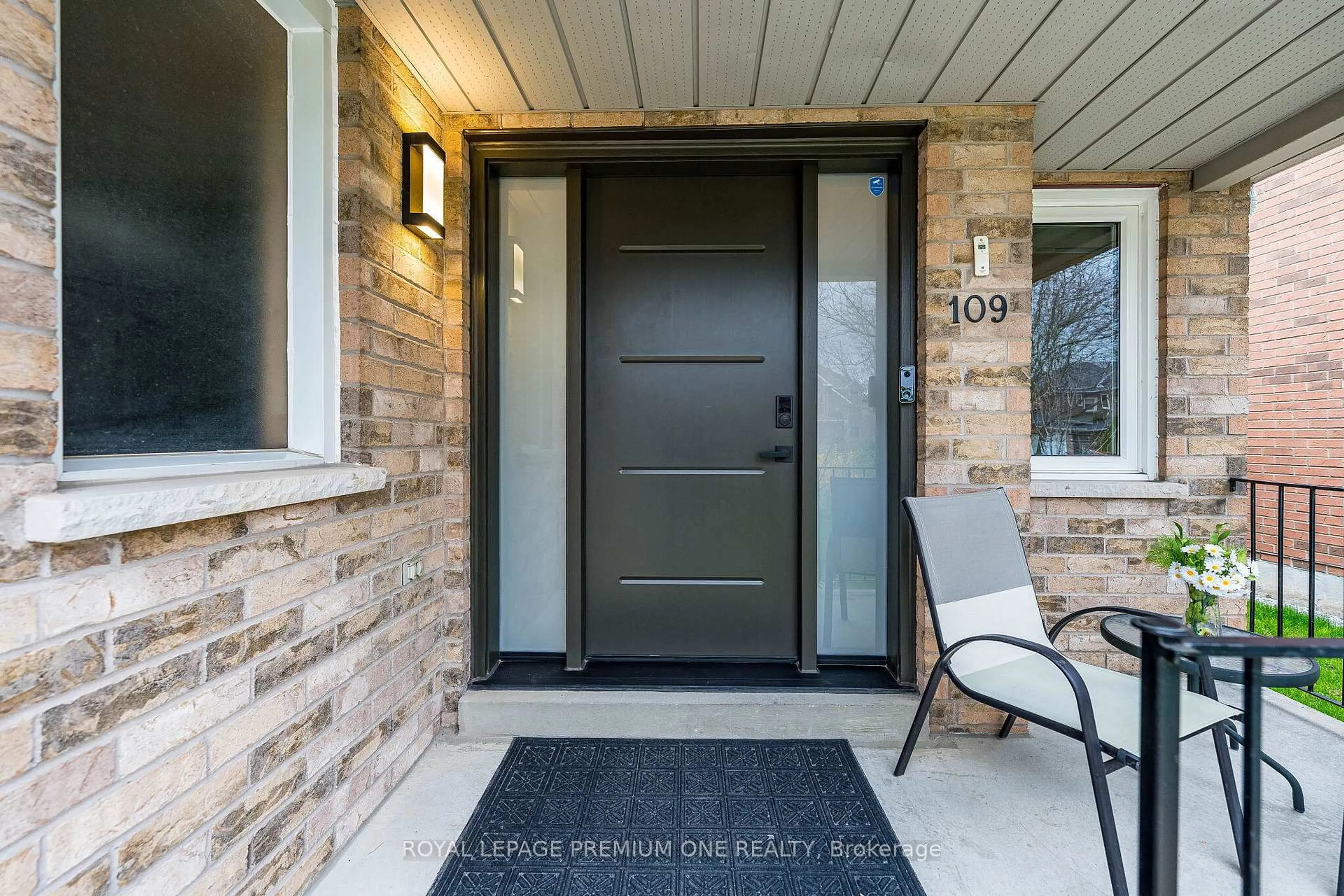 Indoor entryway for 109 Kirkbride Cres, Vaughan Ontario L6A 2J6