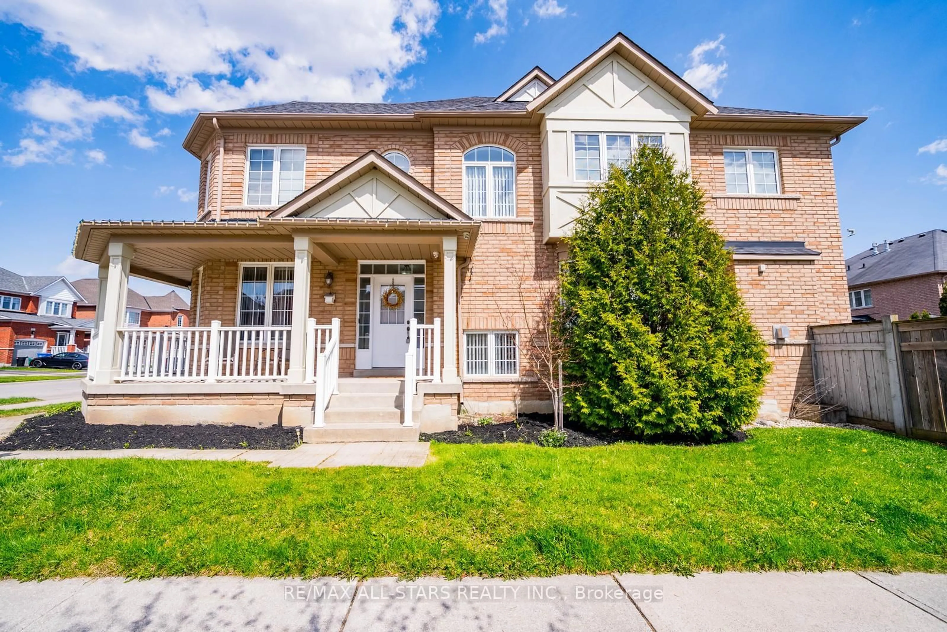 Home with brick exterior material, street for 2 Mantle Ave, Whitchurch-Stouffville Ontario L4A 0M4