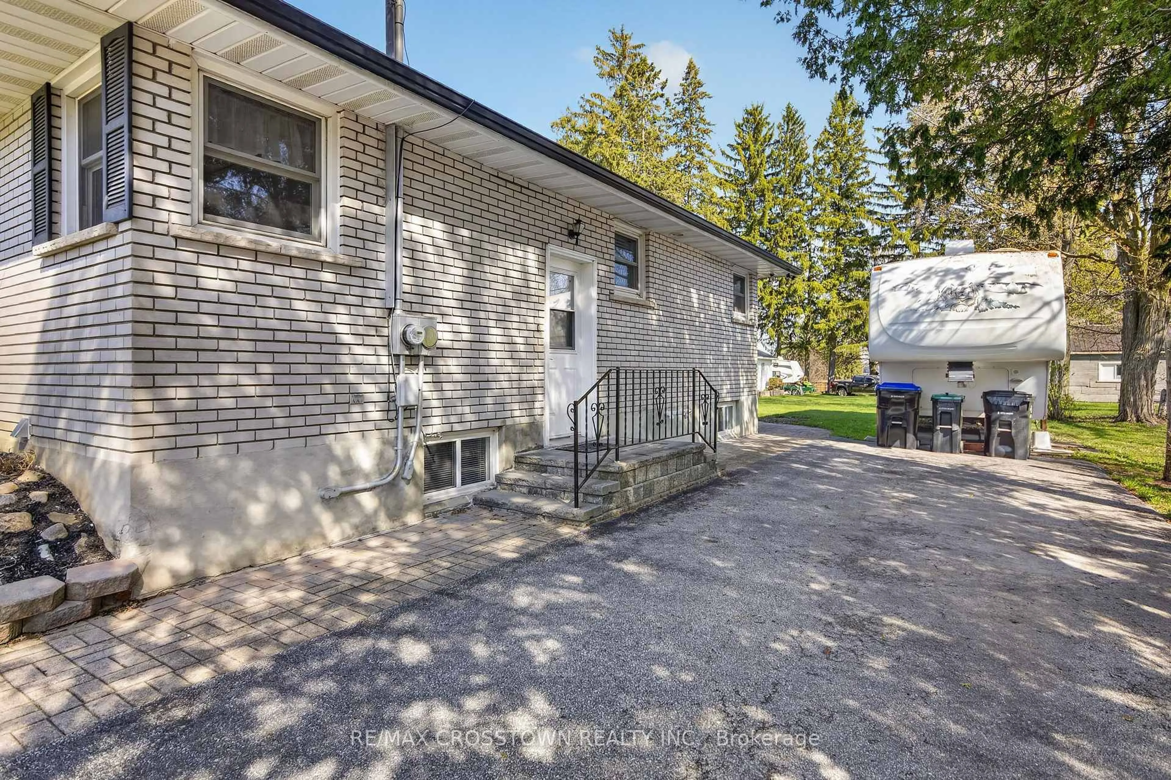Patio, street for 3 Robert St, Essa Ontario L0L 2N0
