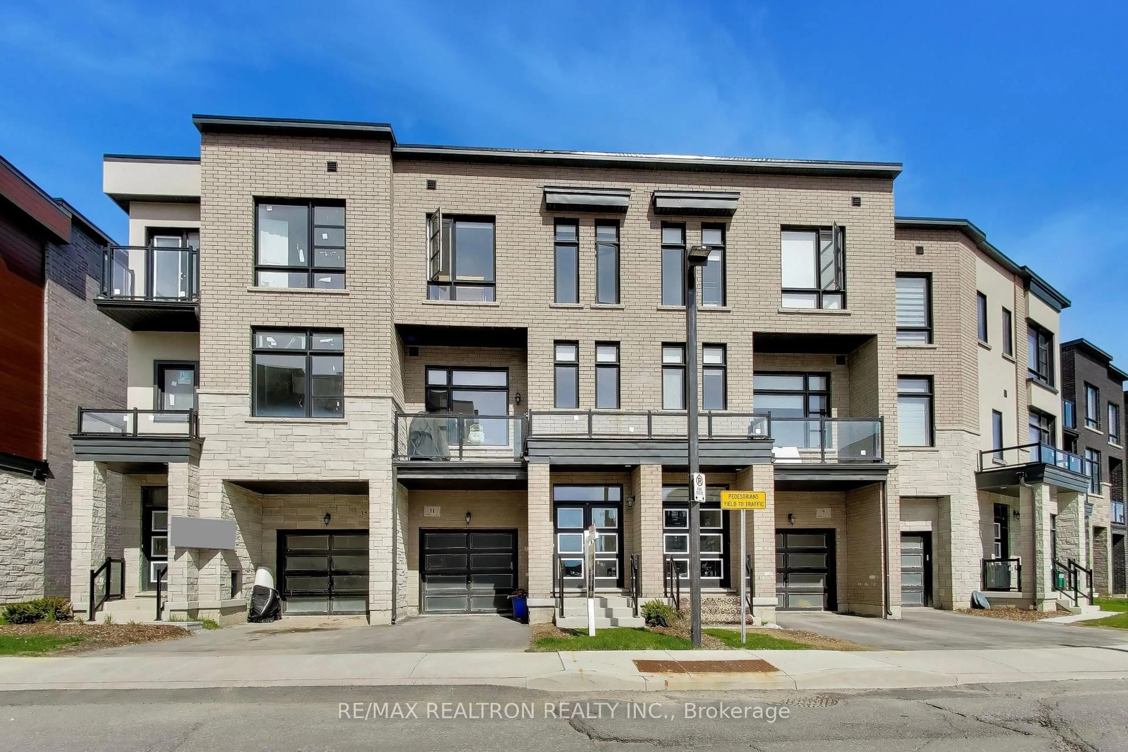 Unknown for 11 Inverary Cres, Vaughan Ontario L4H 5G8