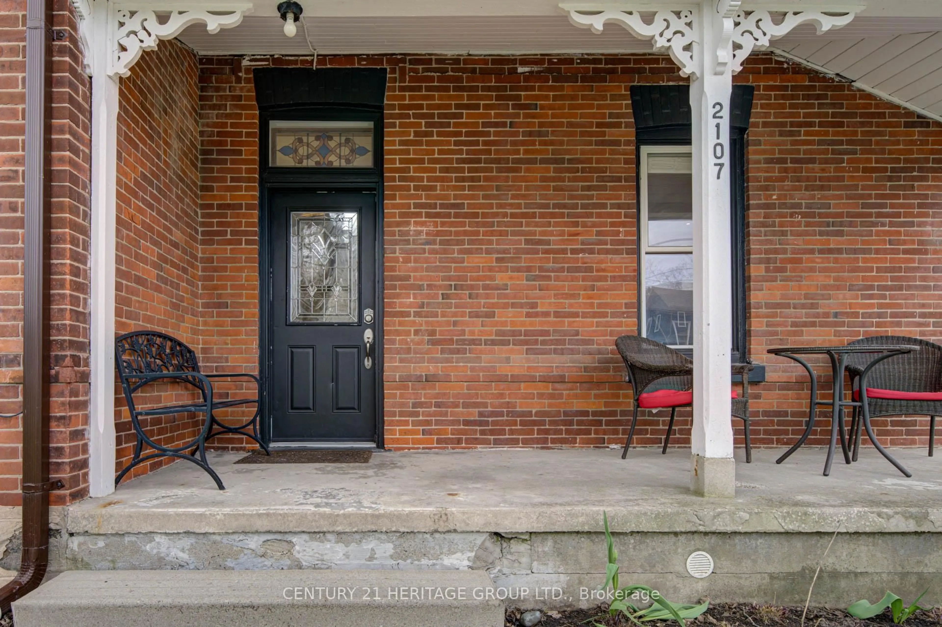 Unknown for 2107 Victoria St, Innisfil Ontario L9S 1J7