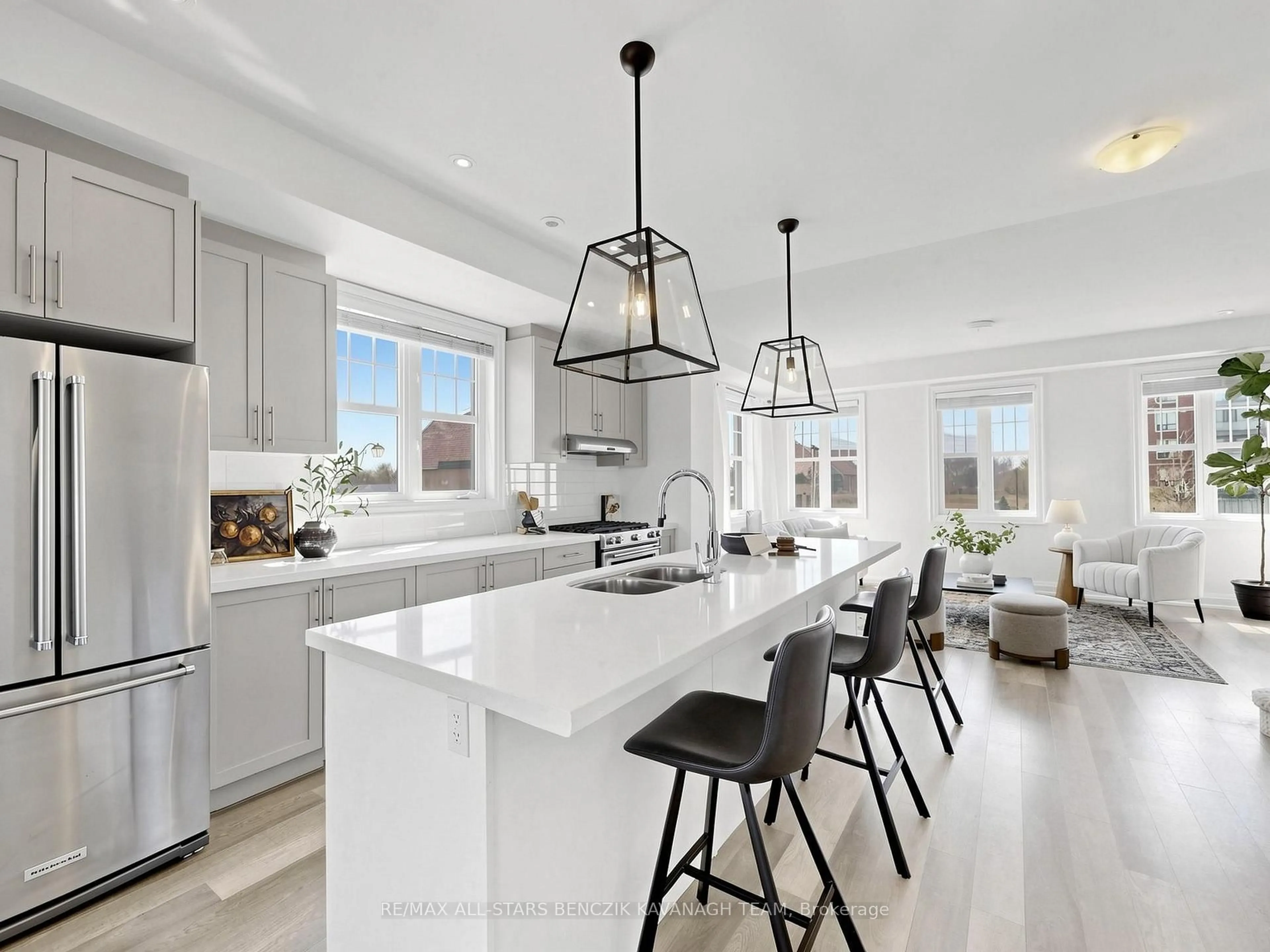 Open concept kitchen, ceramic/tile floor for 22 Baker Hill Blvd, Whitchurch-Stouffville Ontario L4A 1Y6