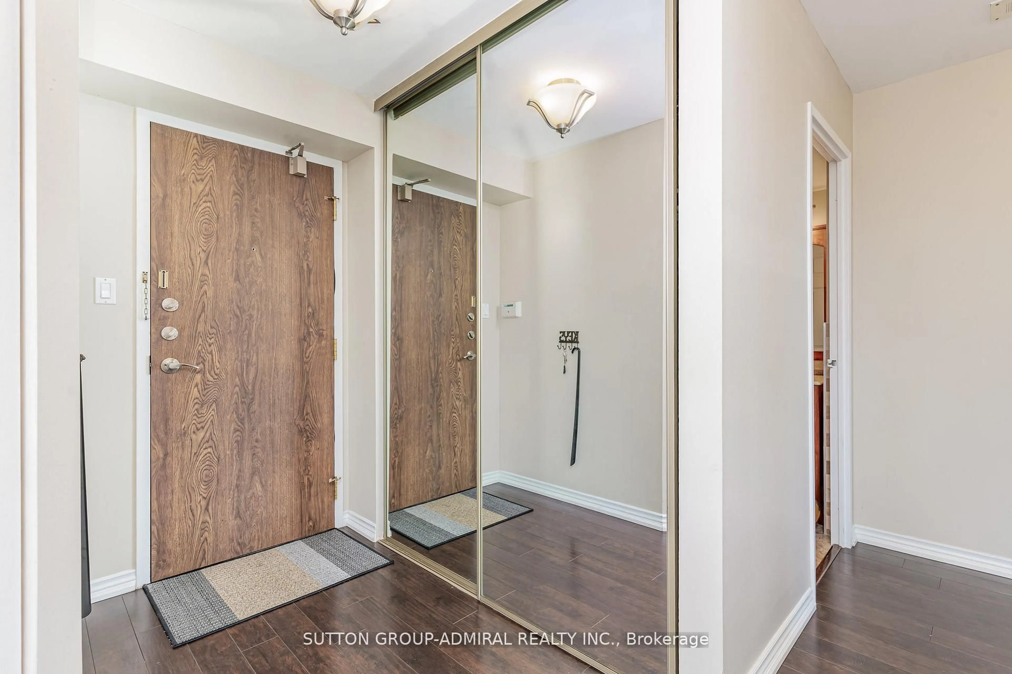 Indoor entryway for 7440 Bathurst St #807, Vaughan Ontario L4J 7K8