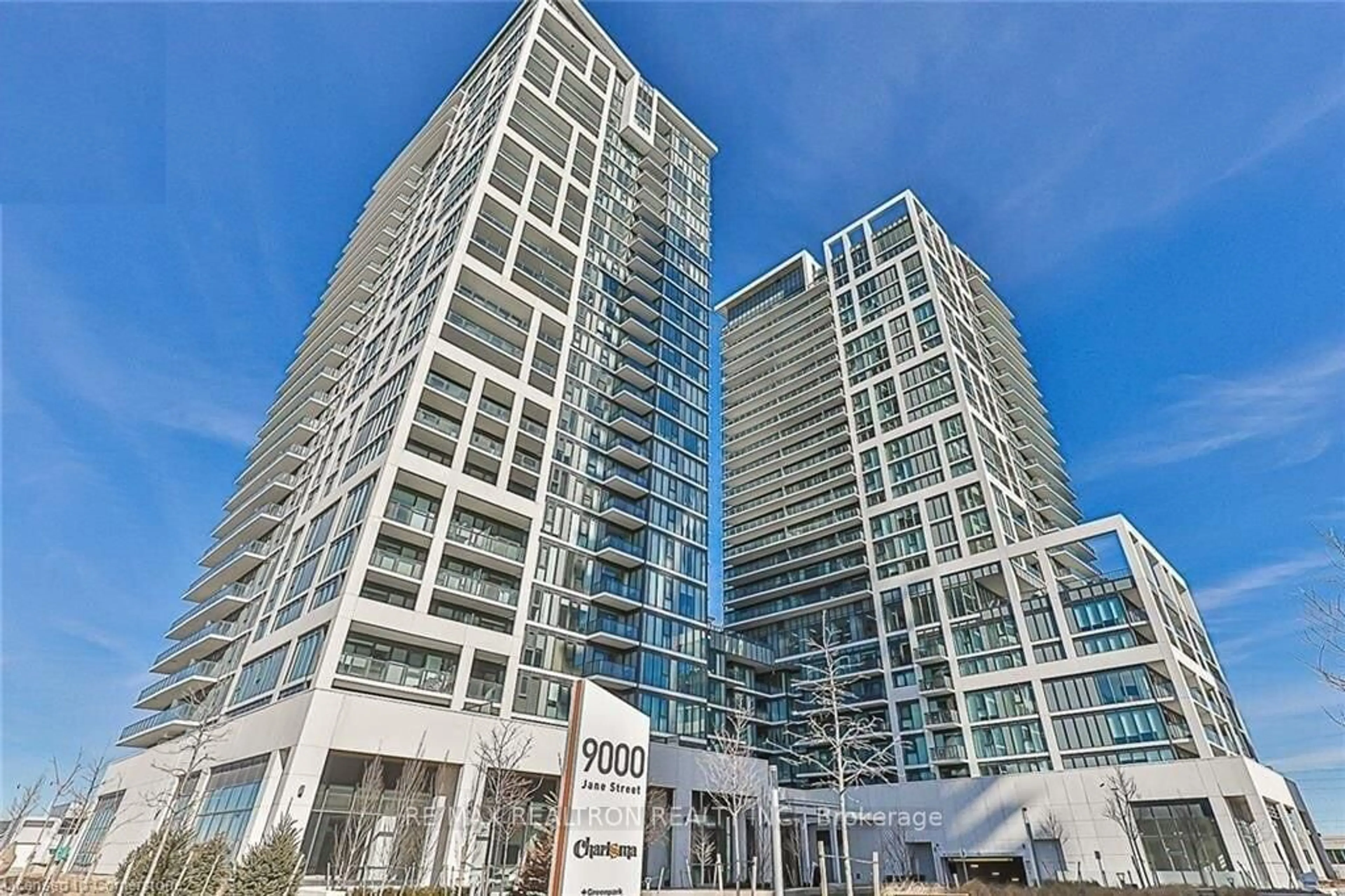 Indoor foyer for 9000 Jane St #1220, Vaughan Ontario L4K 0M6