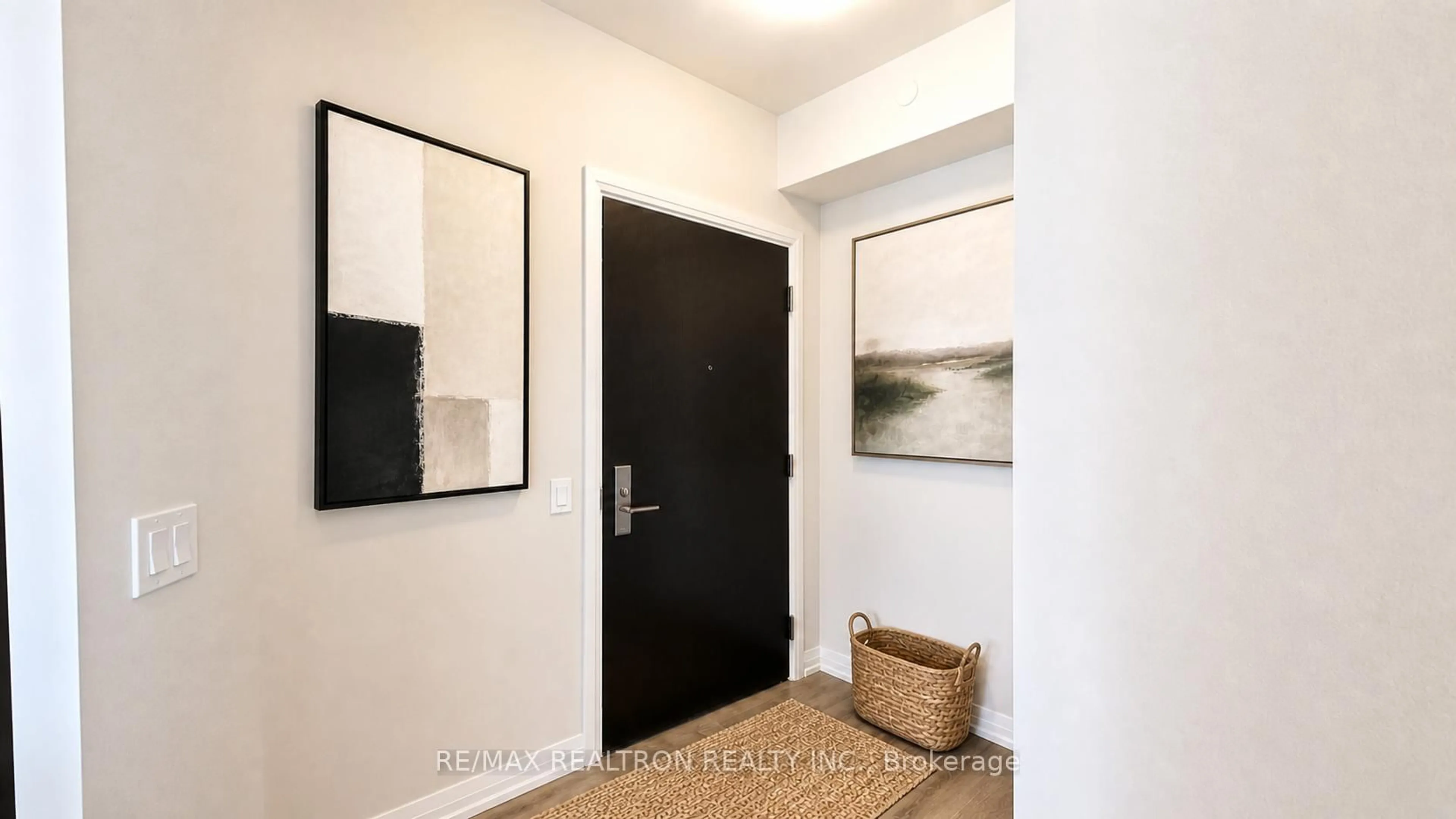 Indoor entryway for 9000 Jane St #1220, Vaughan Ontario L4K 0M6