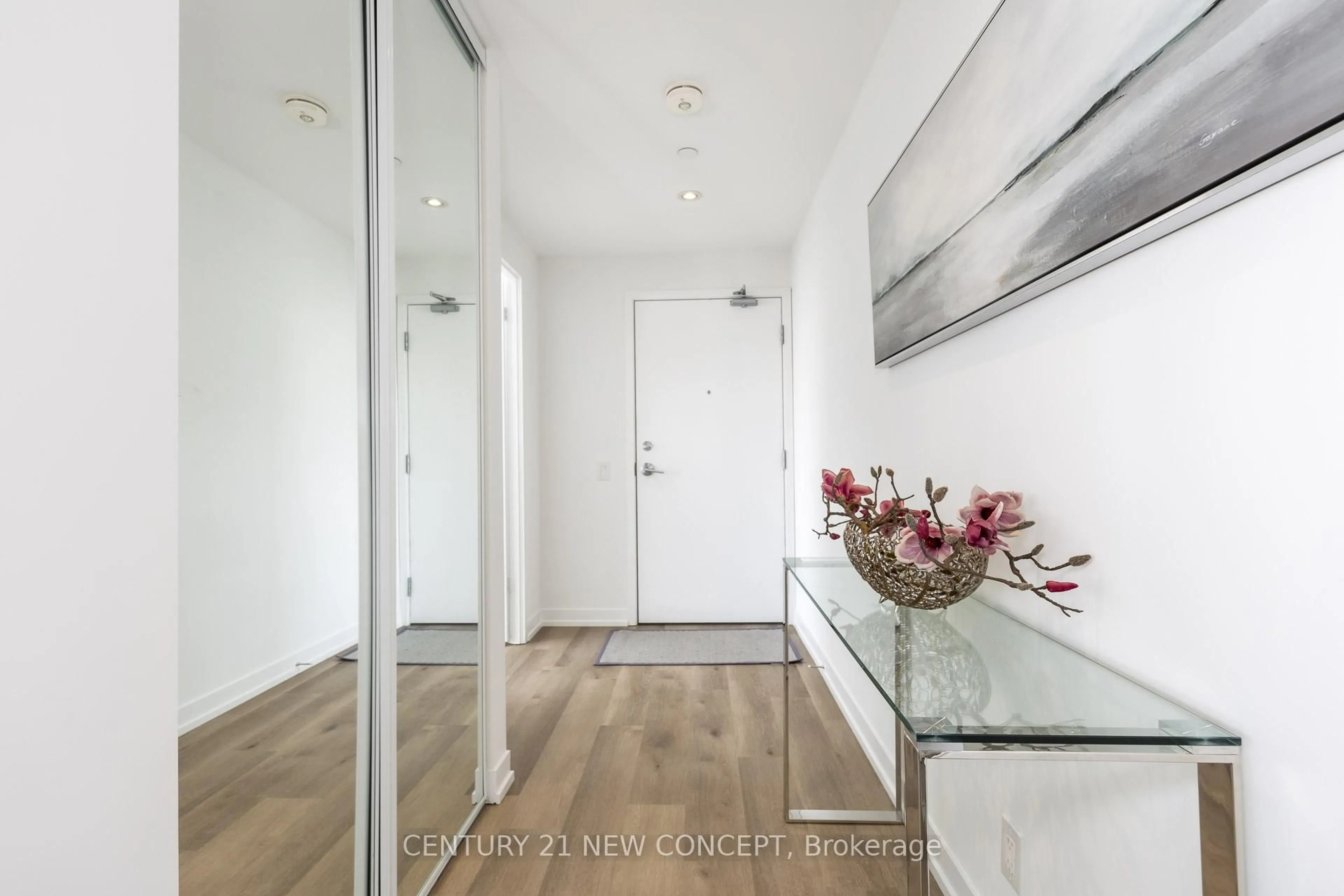Indoor entryway for 898 Portage Pkwy #2902, Vaughan Ontario L4K 0J6