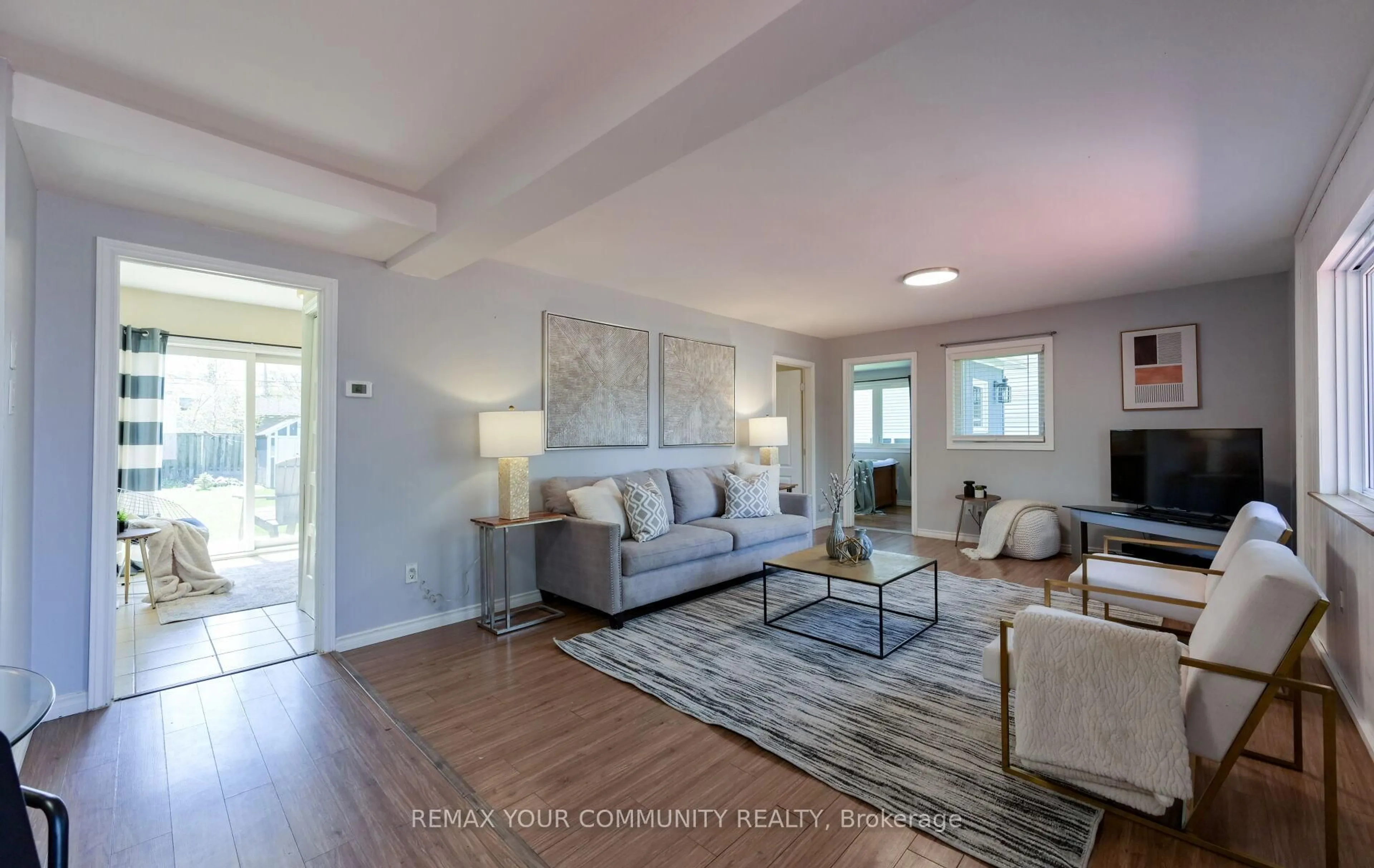 Living room with furniture, unknown for 285 Kenwood Ave, Georgina Ontario L4P 2X6