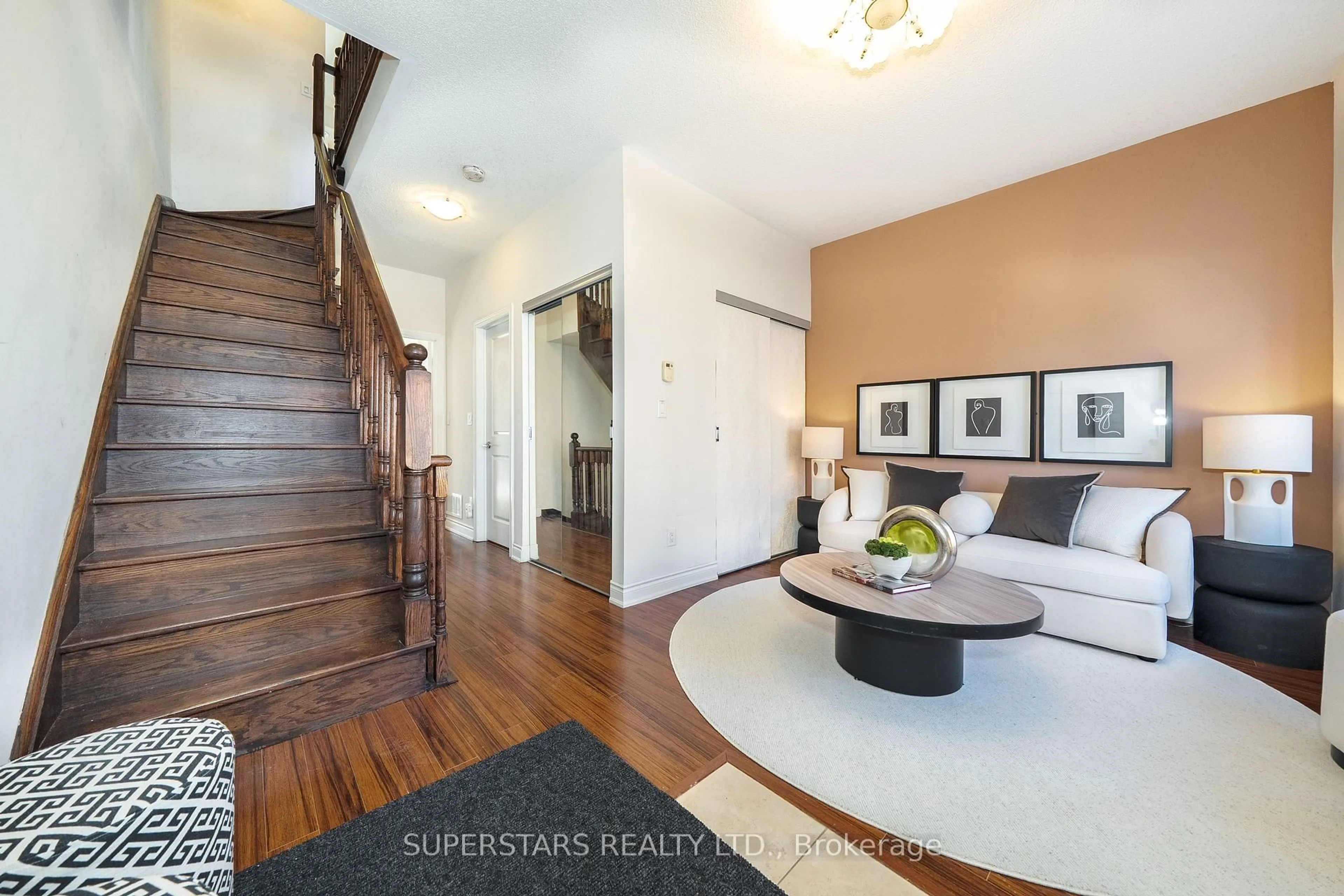 Indoor entryway for 261 South Park Rd, Markham Ontario L3T 0B6