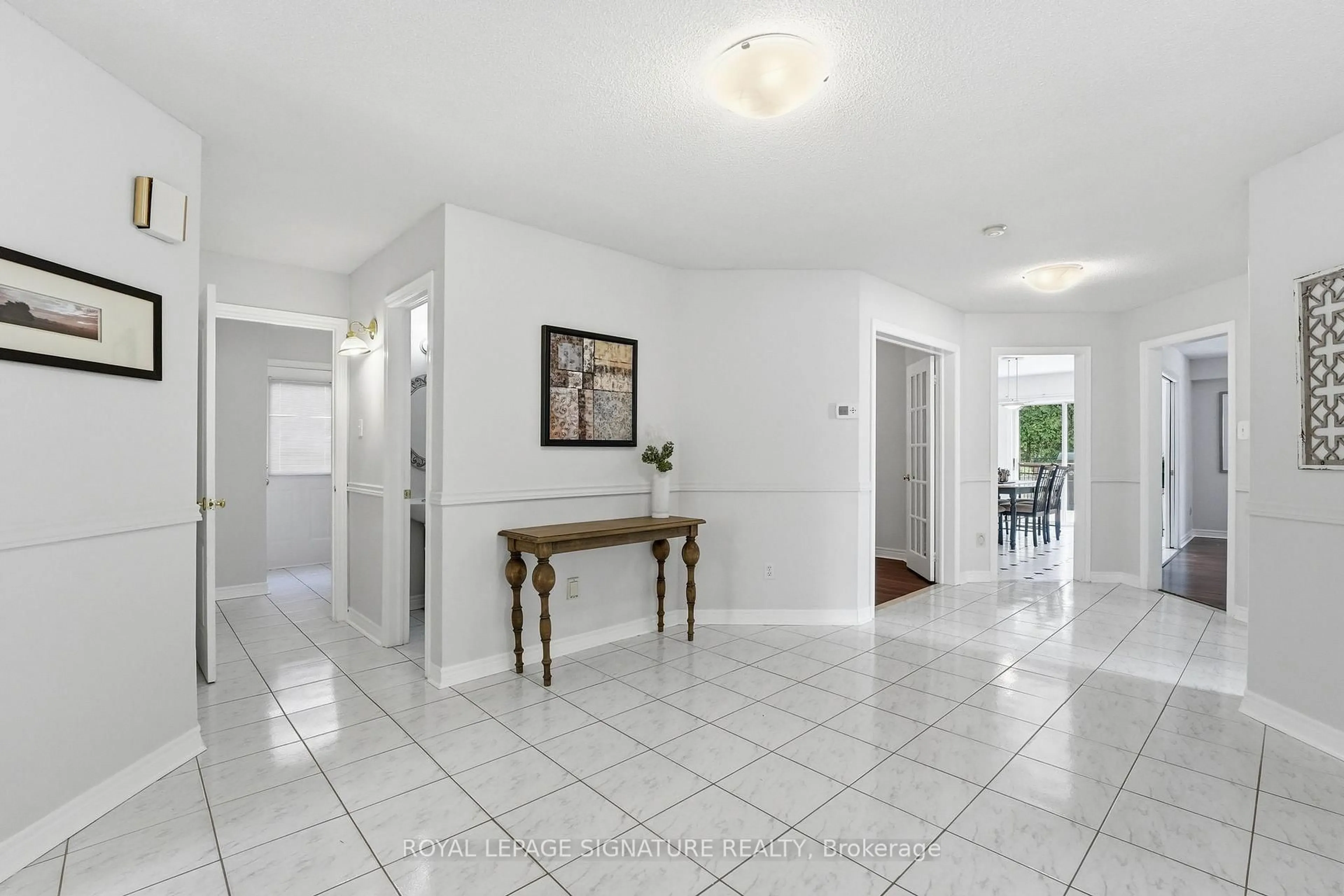 Indoor entryway for 390 Binns Ave, Newmarket Ontario L3X 1T7
