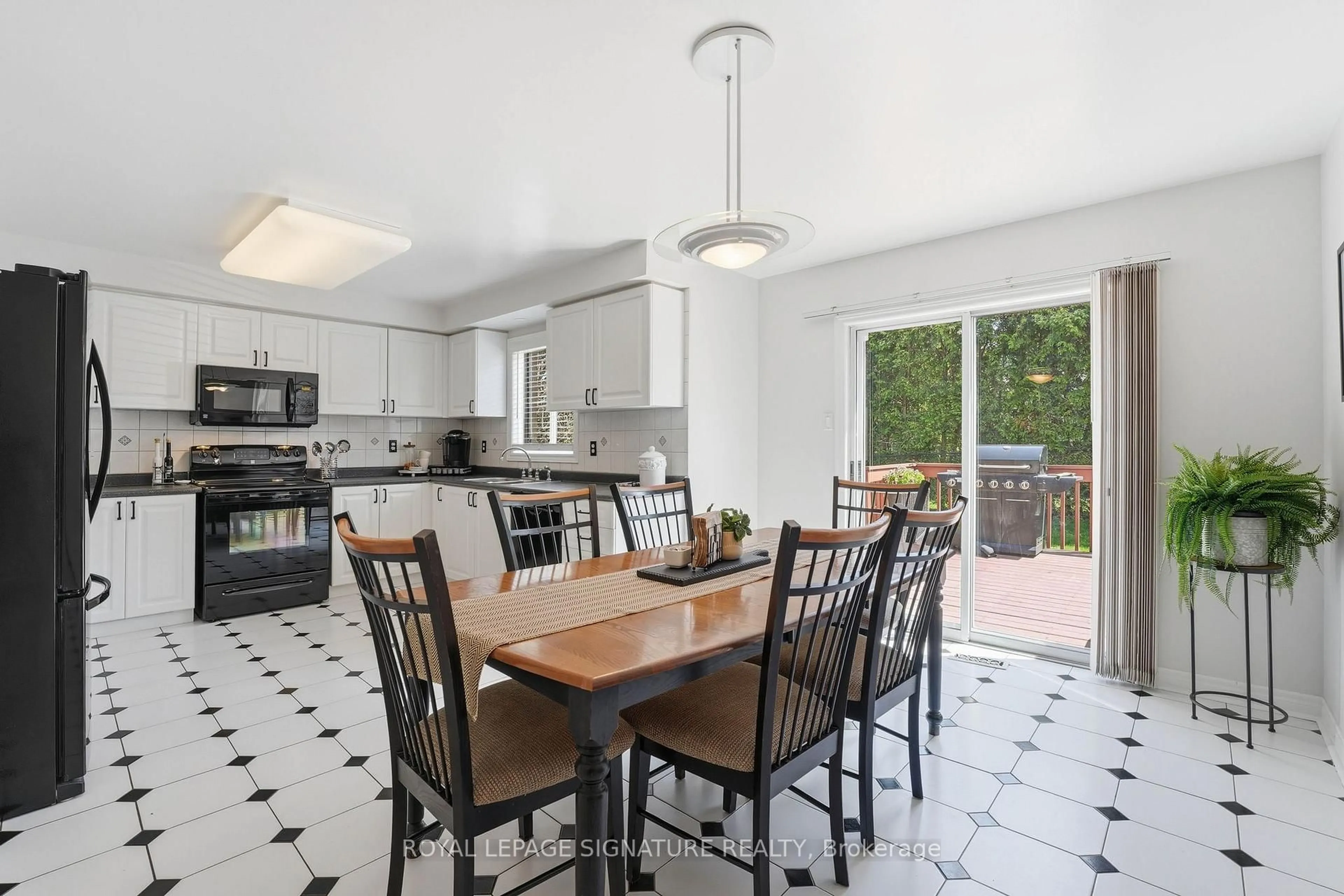 Unknown for 390 Binns Ave, Newmarket Ontario L3X 1T7
