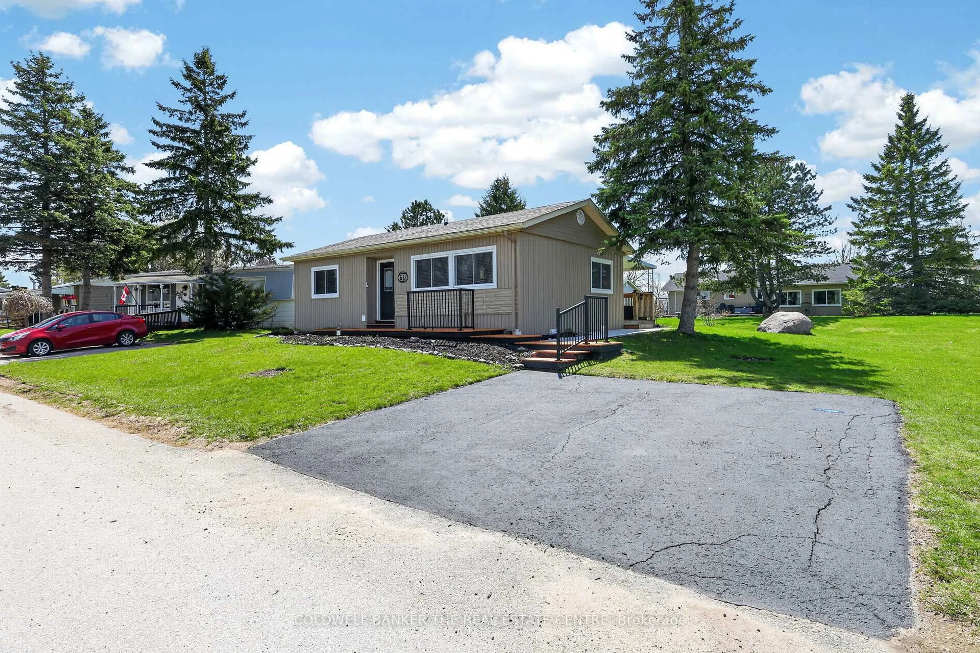 A pic from outside/outdoor area/front of a property/back of a property/a pic from drone, street for 73 Linden Lane, Innisfil Ontario L9S 1P3