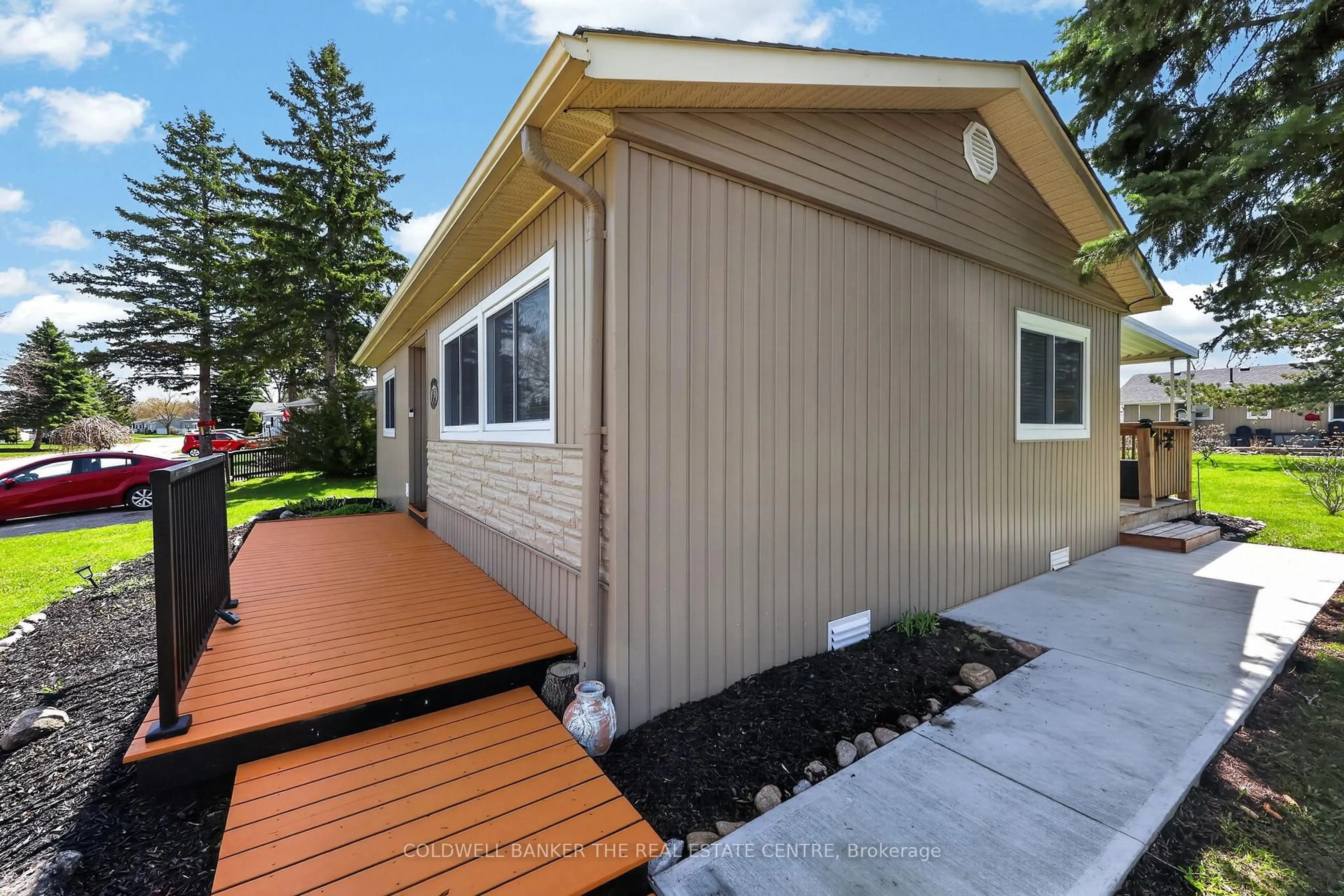 Home with vinyl exterior material, street for 73 Linden Lane, Innisfil Ontario L9S 1P3