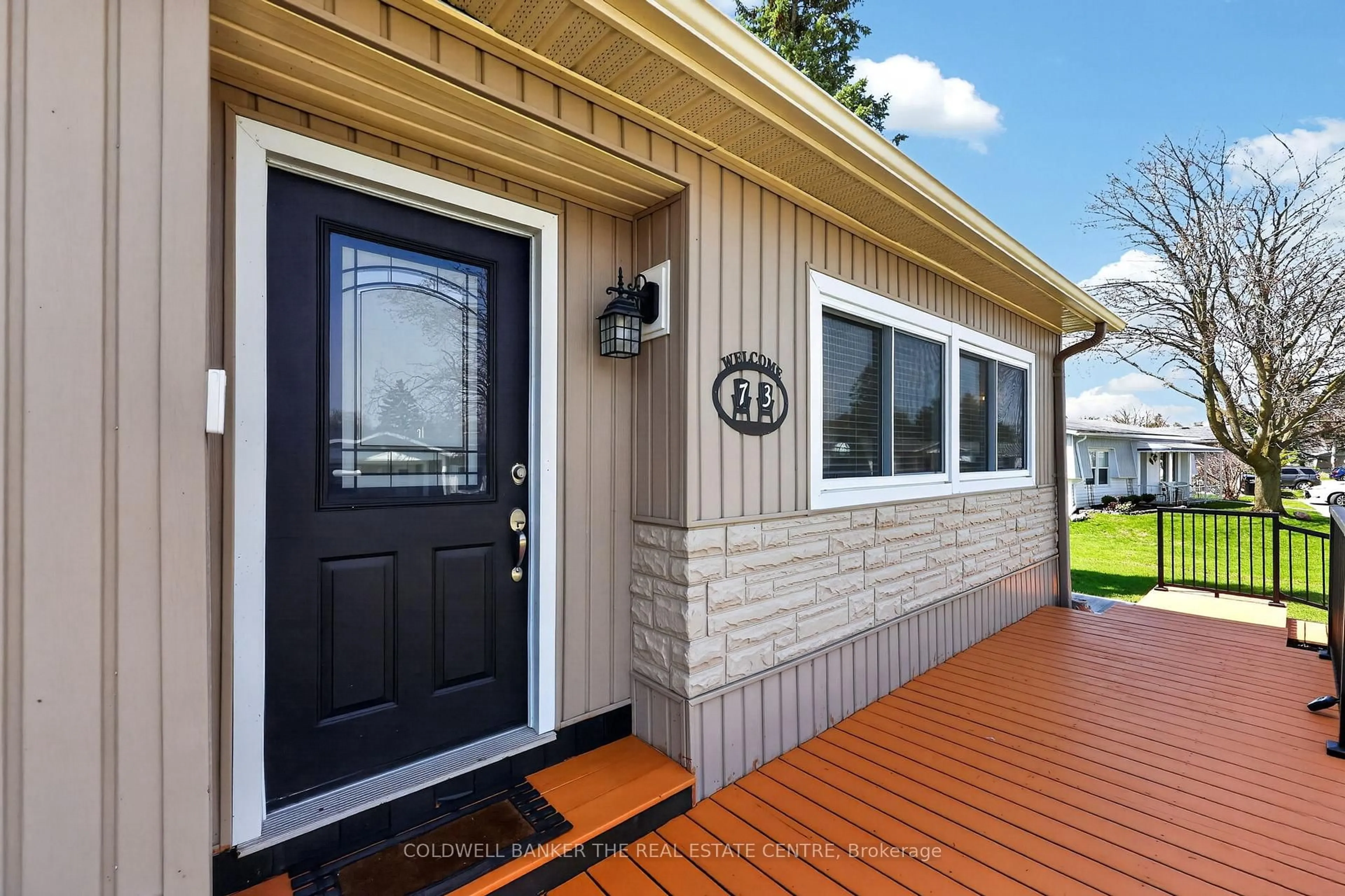 Home with vinyl exterior material, street for 73 Linden Lane, Innisfil Ontario L9S 1P3