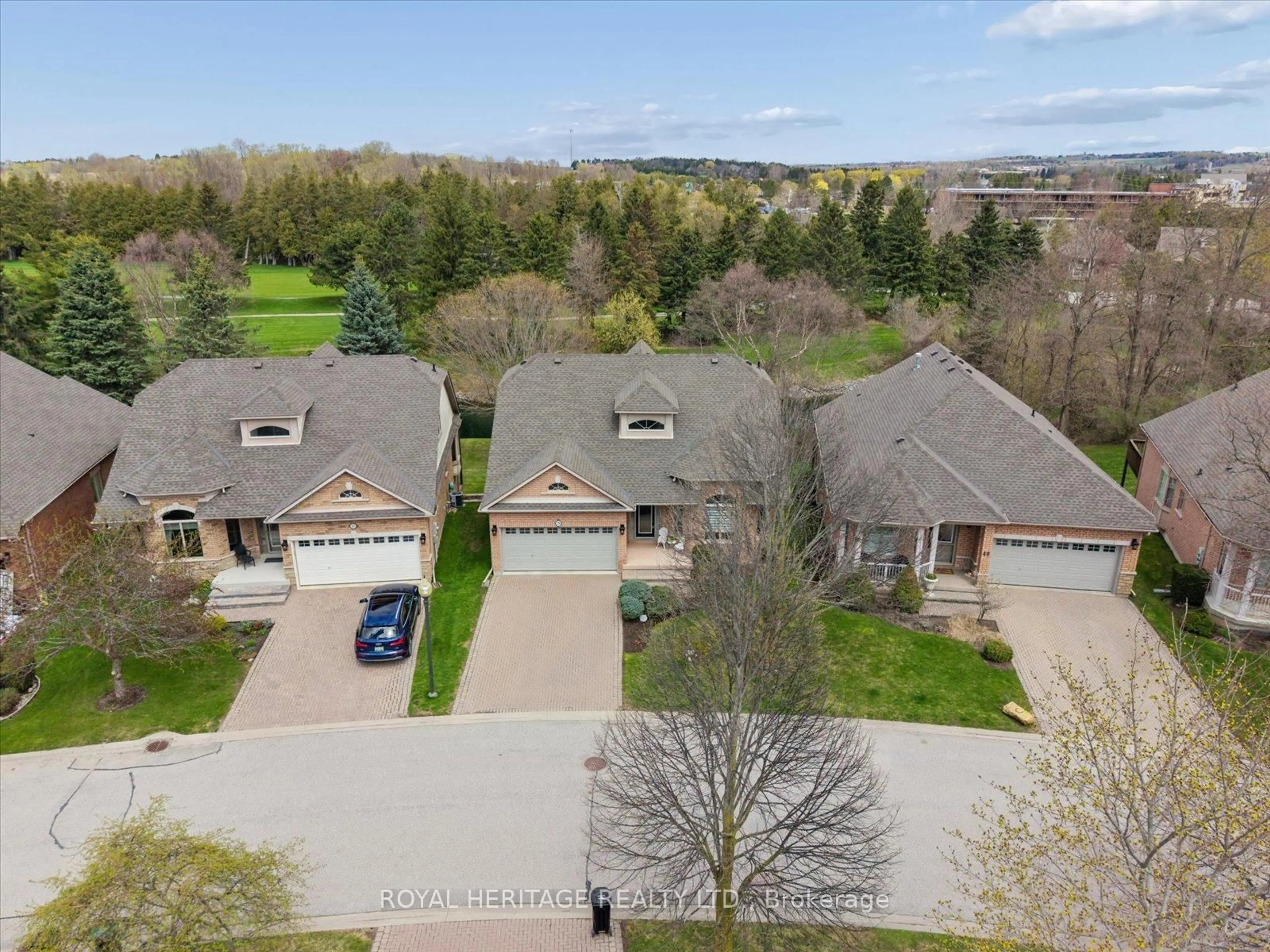 A pic from outside/outdoor area/front of a property/back of a property/a pic from drone, street for 38 Briar Gate Way, New Tecumseth Ontario L9R 2A4