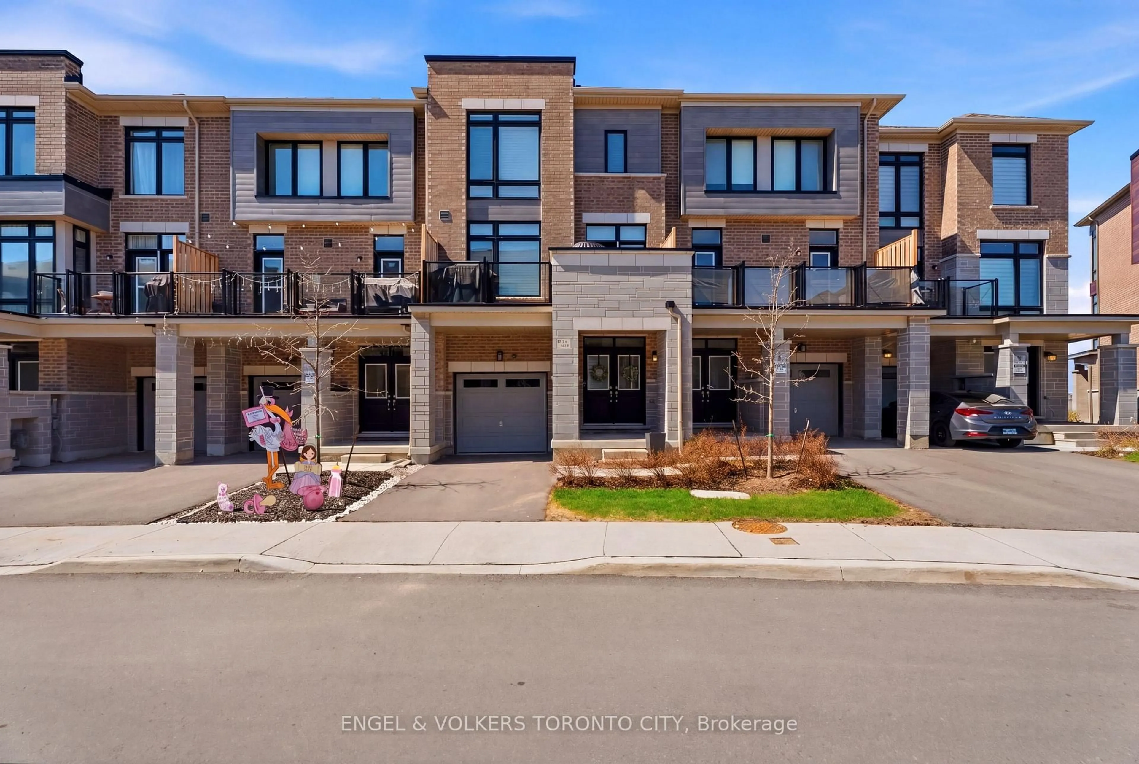 Unknown for 43 Holyrood Cres, Vaughan Ontario L4H 5G2