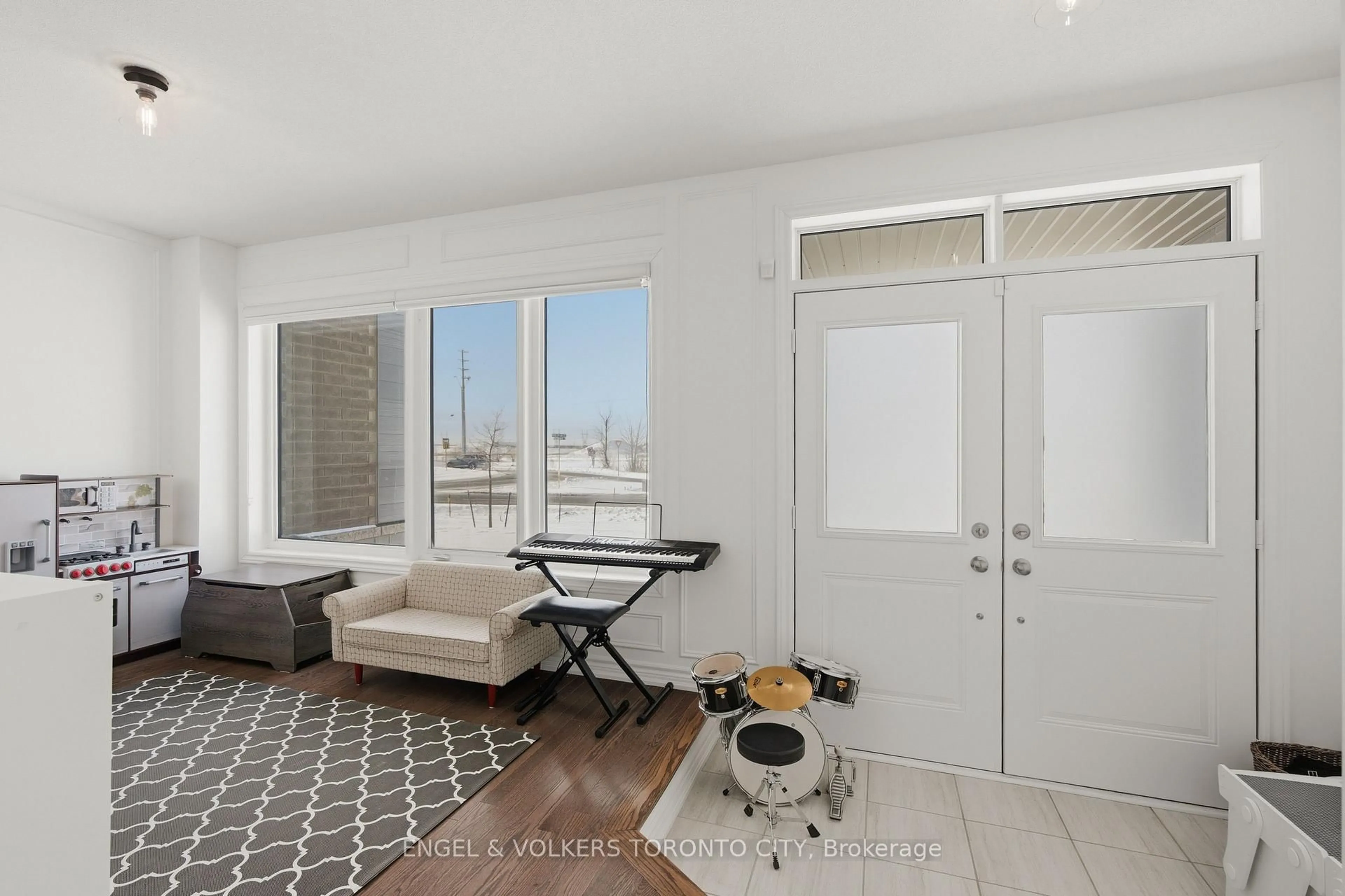Indoor entryway for 43 Holyrood Cres, Vaughan Ontario L4H 5G2
