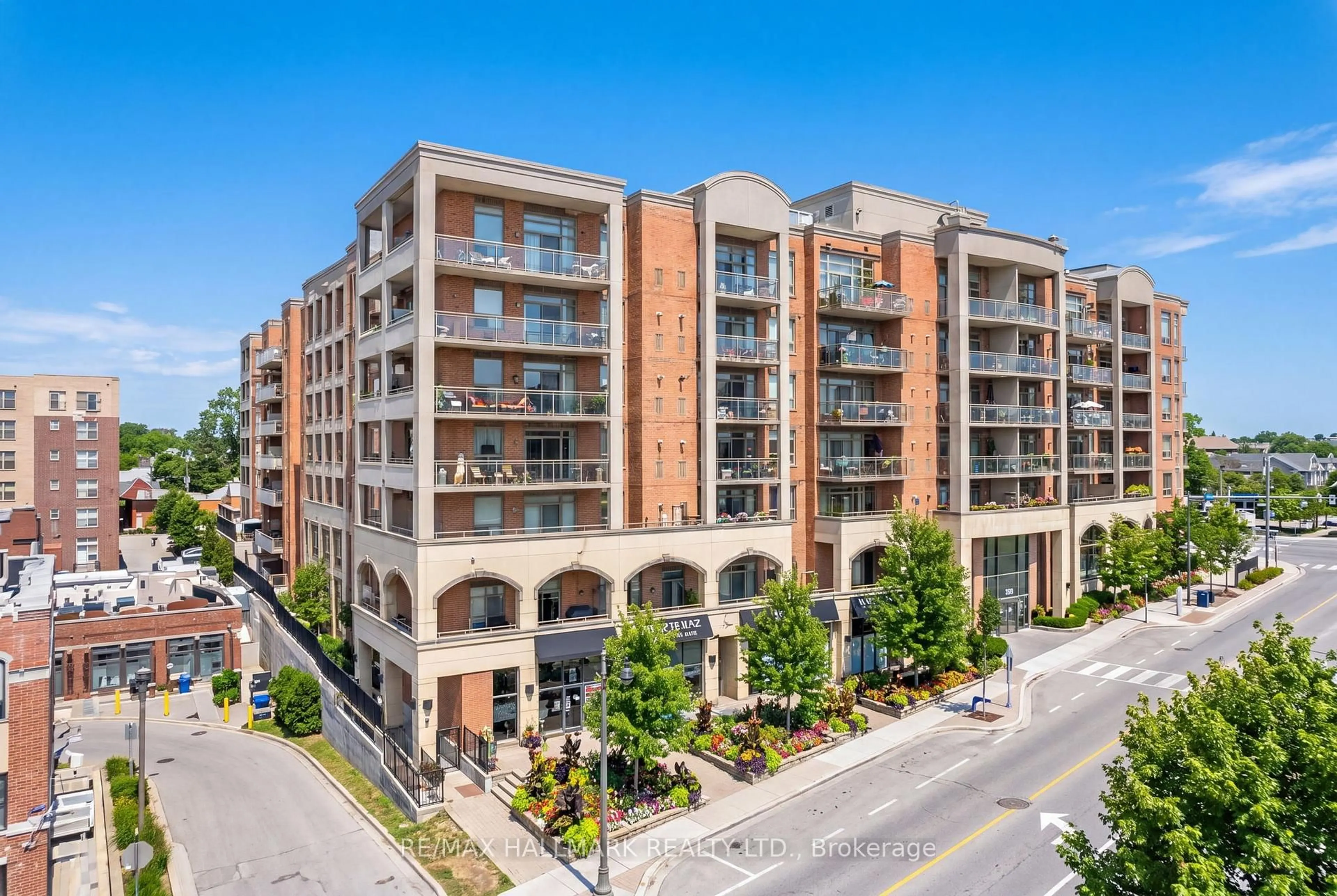 A pic from outside/outdoor area/front of a property/back of a property/a pic from drone, building for 281 Woodbridge Ave #237, Vaughan Ontario L4L 0C6