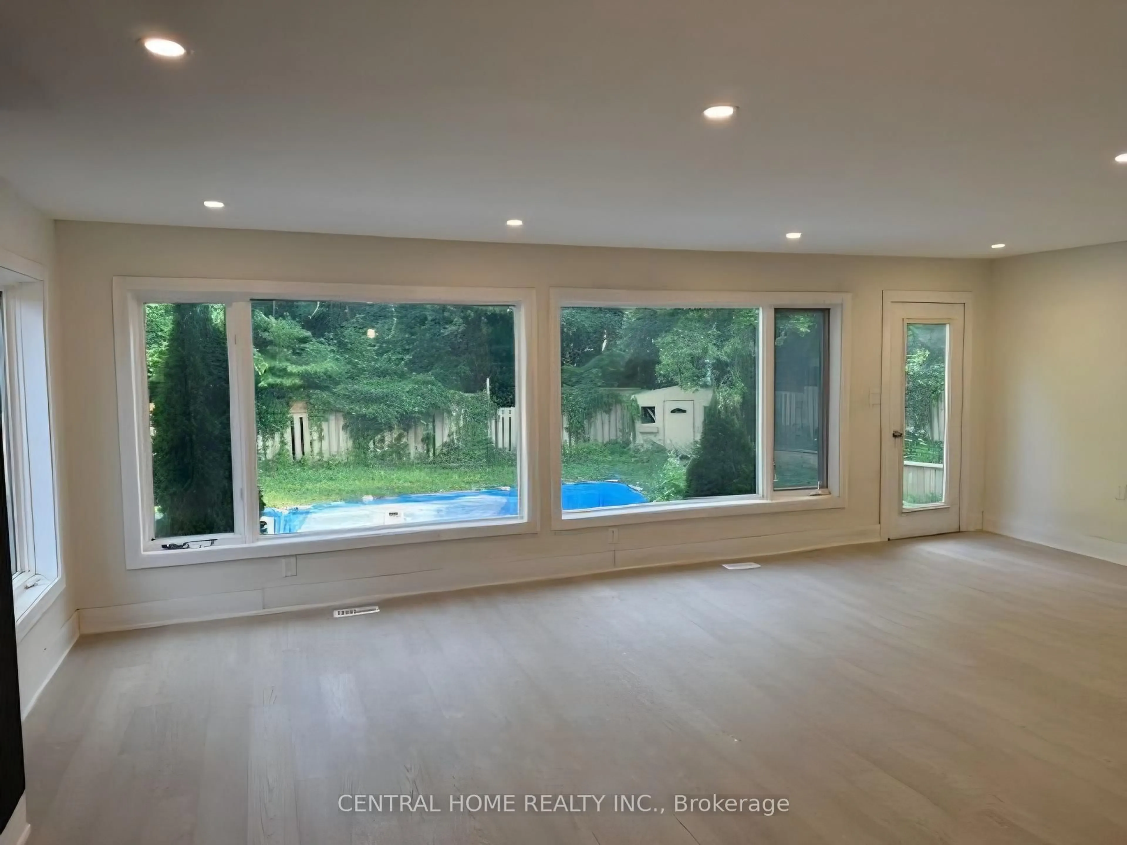 A pic of a room for 206 Parkview Cres, Newmarket Ontario L3Y 2C8