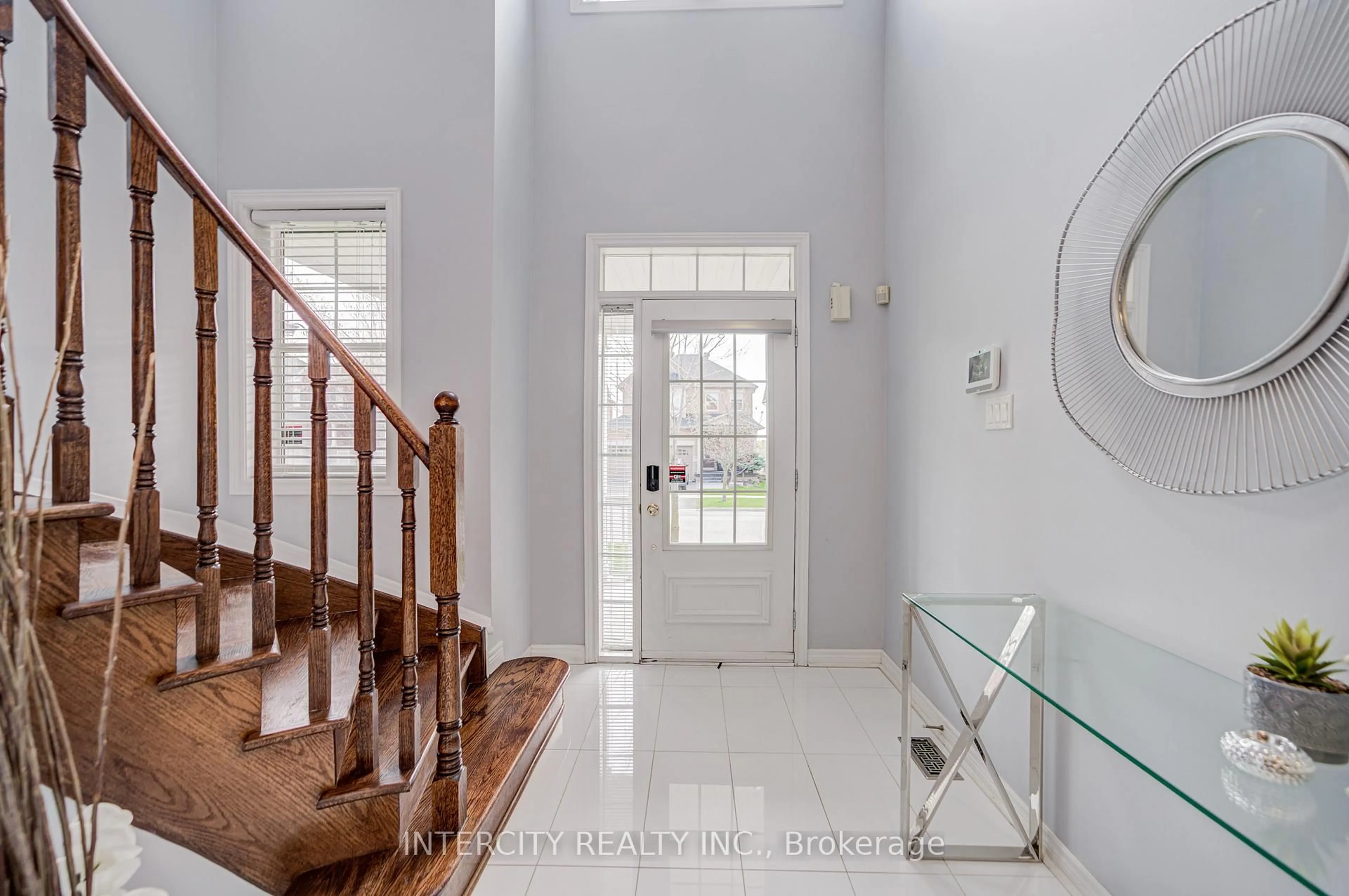 Indoor foyer for 86 Princess Diana Dr, Markham Ontario L6C 0H2