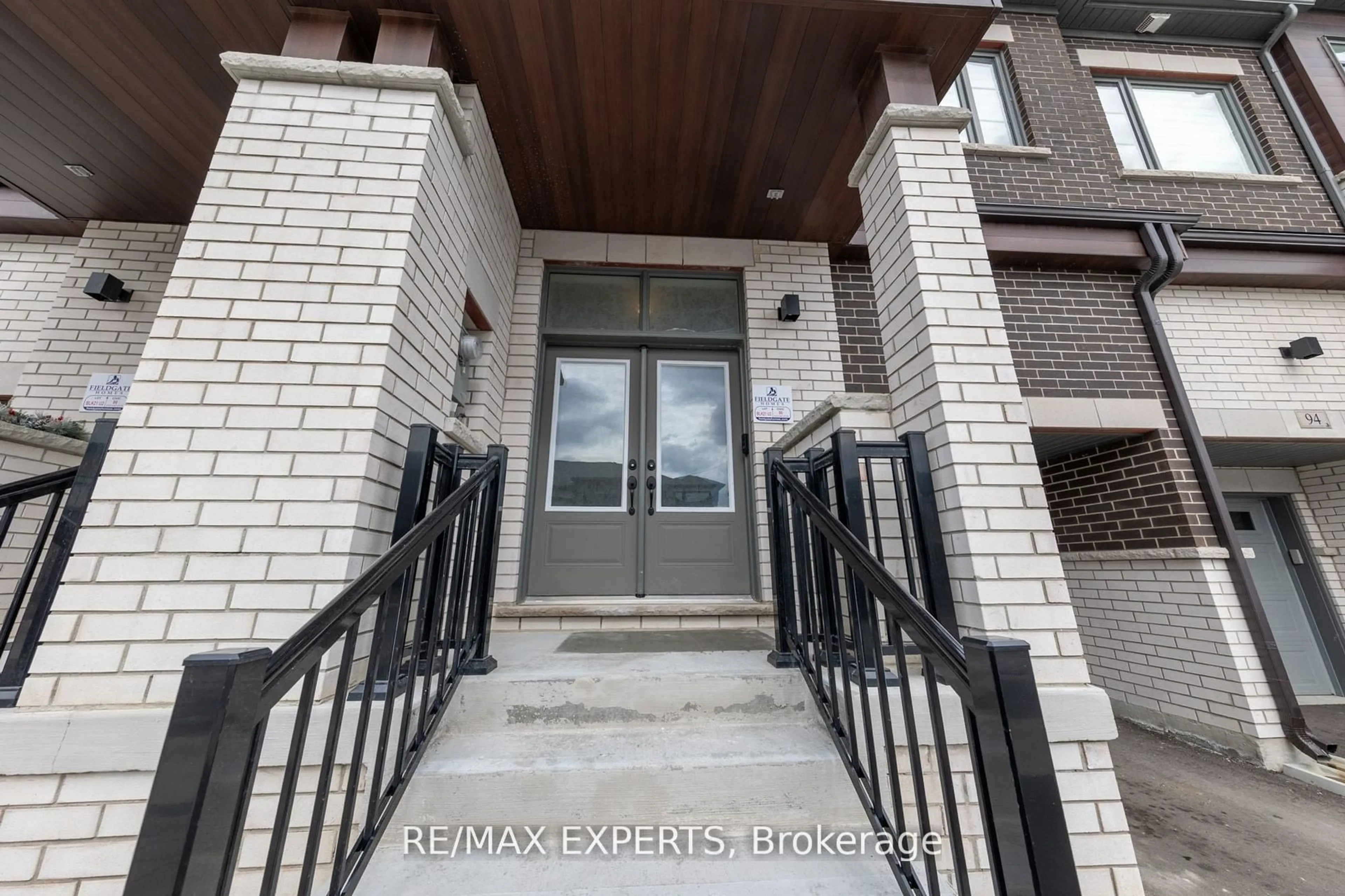 Indoor entryway for 90 Singhampton Rd, Vaughan Ontario L4H 5J6