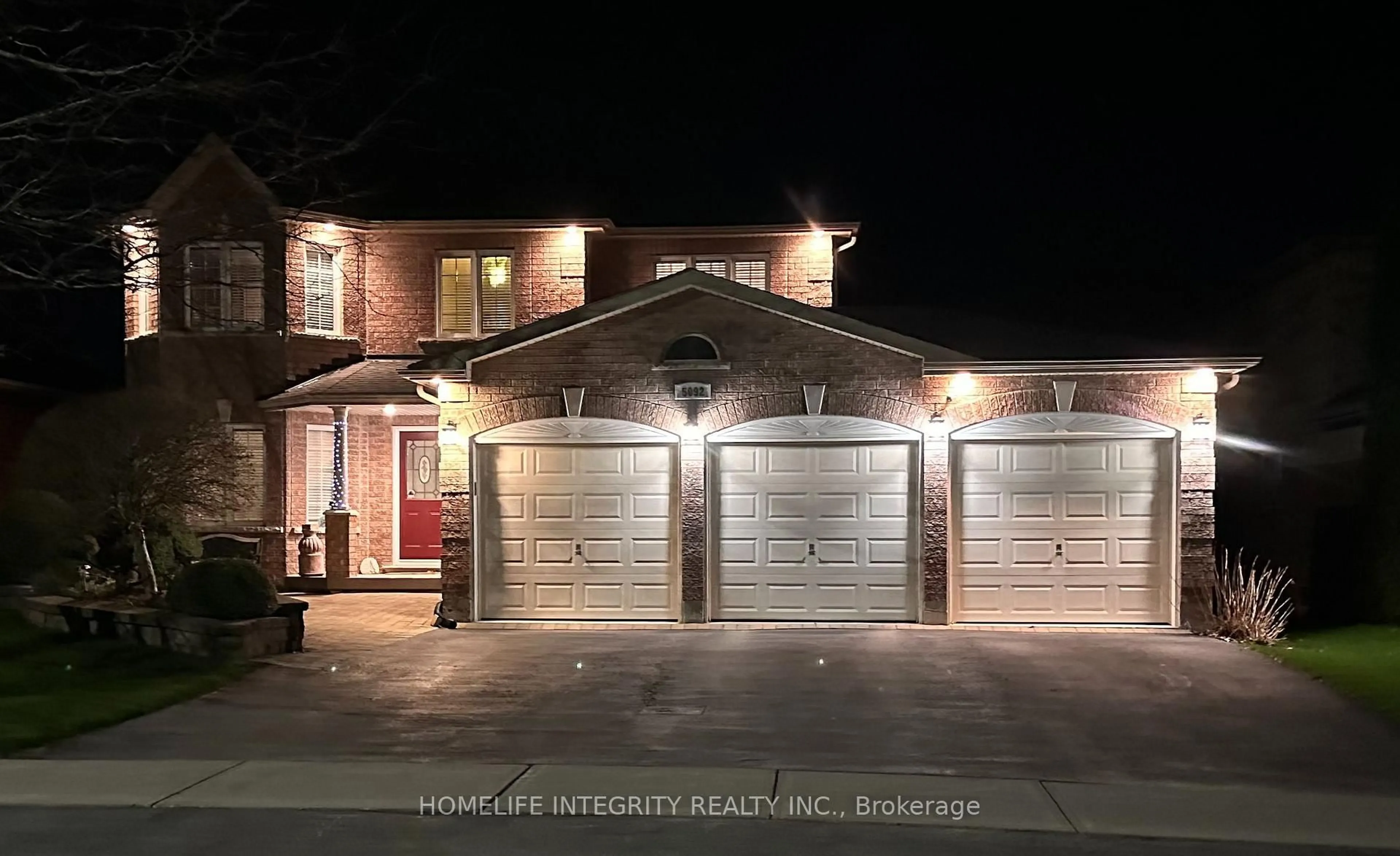 Indoor garage for 5092 Boyne St, New Tecumseth Ontario L9R 0A1