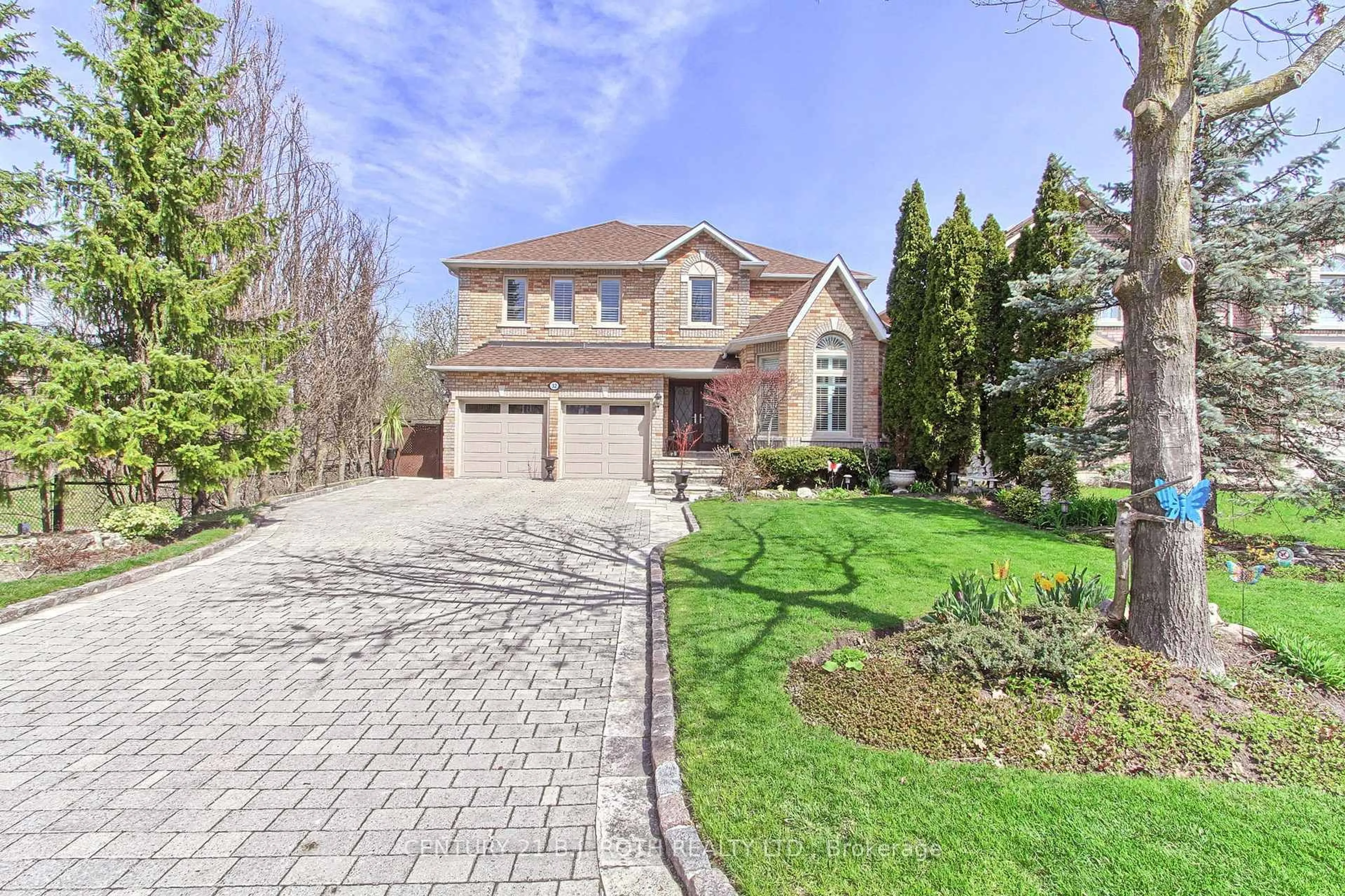 Home with brick exterior material, street for 32 Timber Valley Ave, Richmond Hill Ontario L4E 3S6