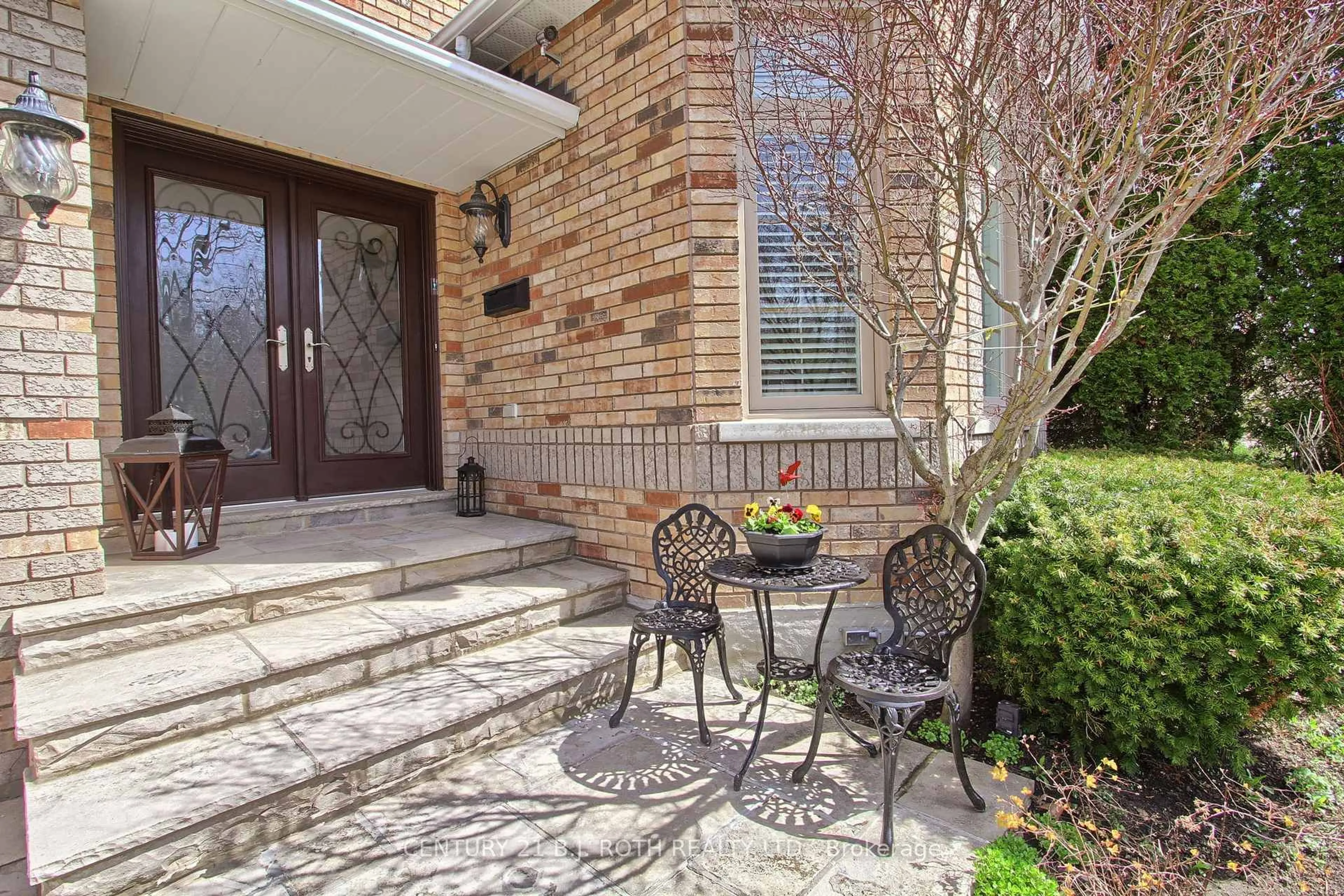 Patio, street for 32 Timber Valley Ave, Richmond Hill Ontario L4E 3S6