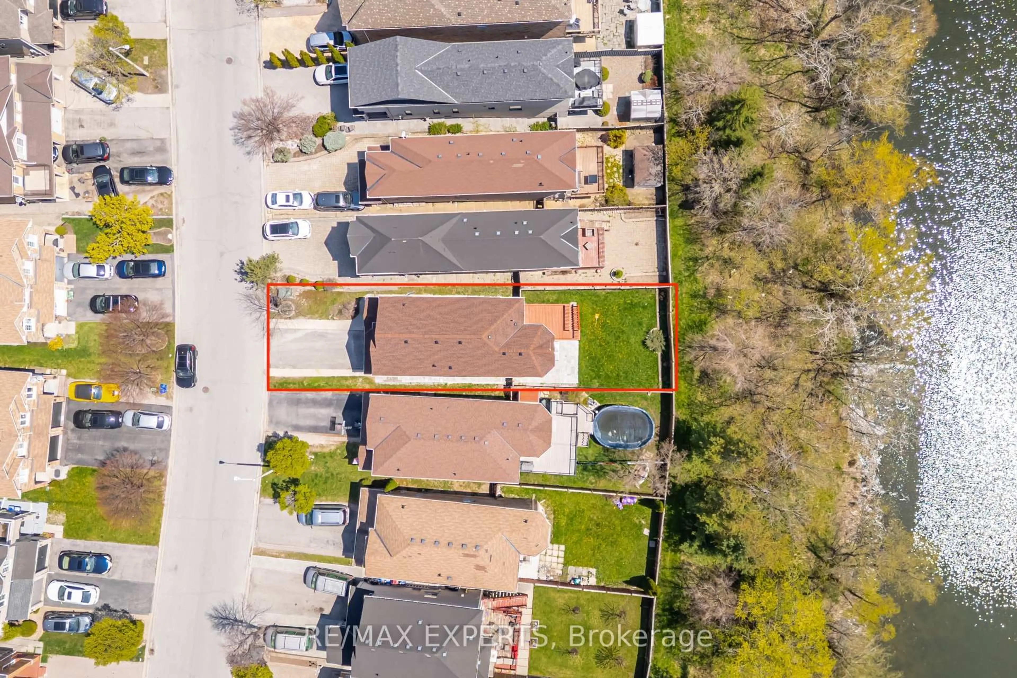 A pic from outside/outdoor area/front of a property/back of a property/a pic from drone, street for 45 Del Francesco Way, Vaughan Ontario L6A 3X1