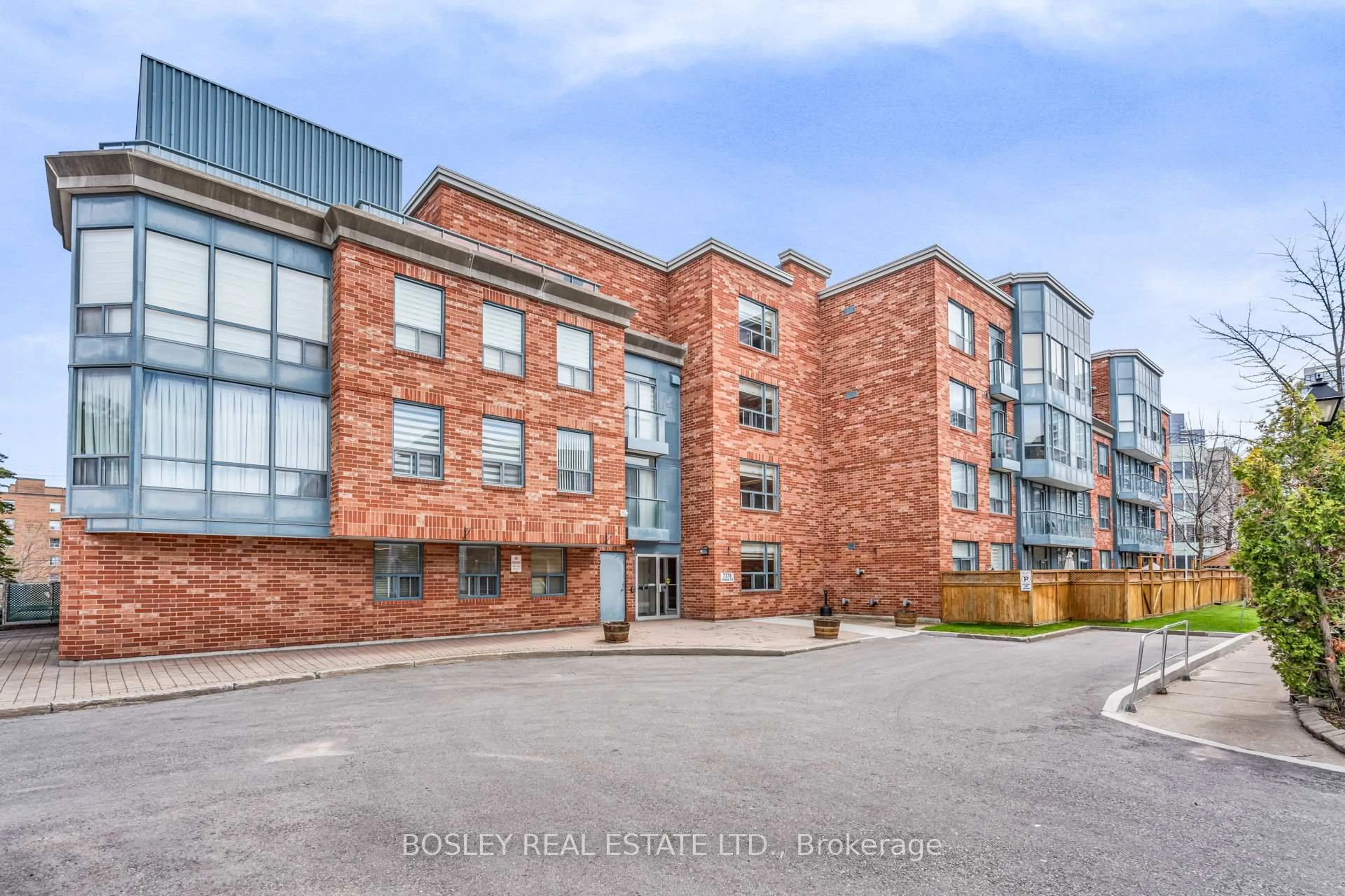 A pic from outside/outdoor area/front of a property/back of a property/a pic from drone, building for 7378 Yonge St #308, Vaughan Ontario L4J 8J1