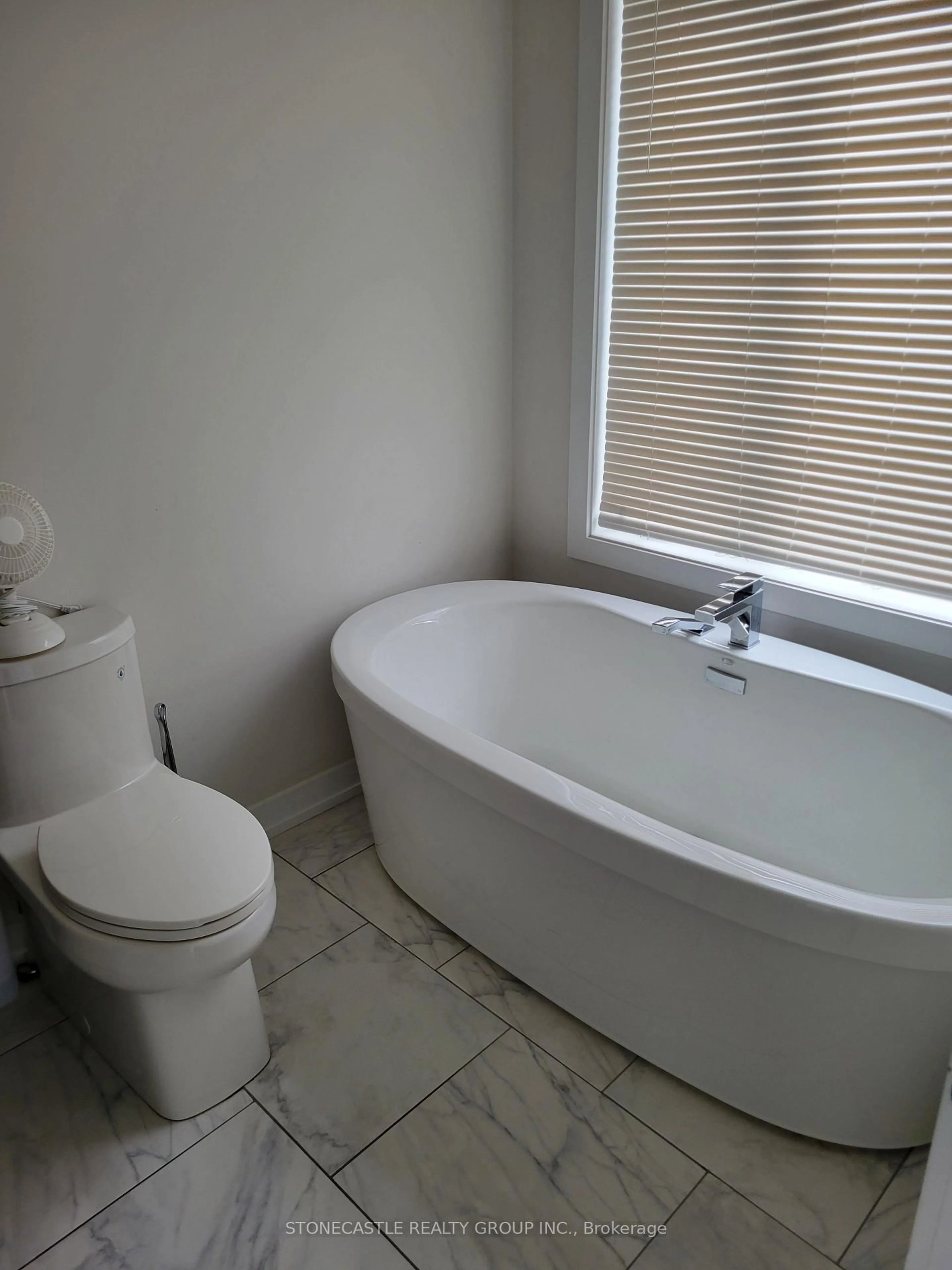 Standard bathroom, unknown for 98 Salterton Circ, Vaughan Ontario L6A 4Z2