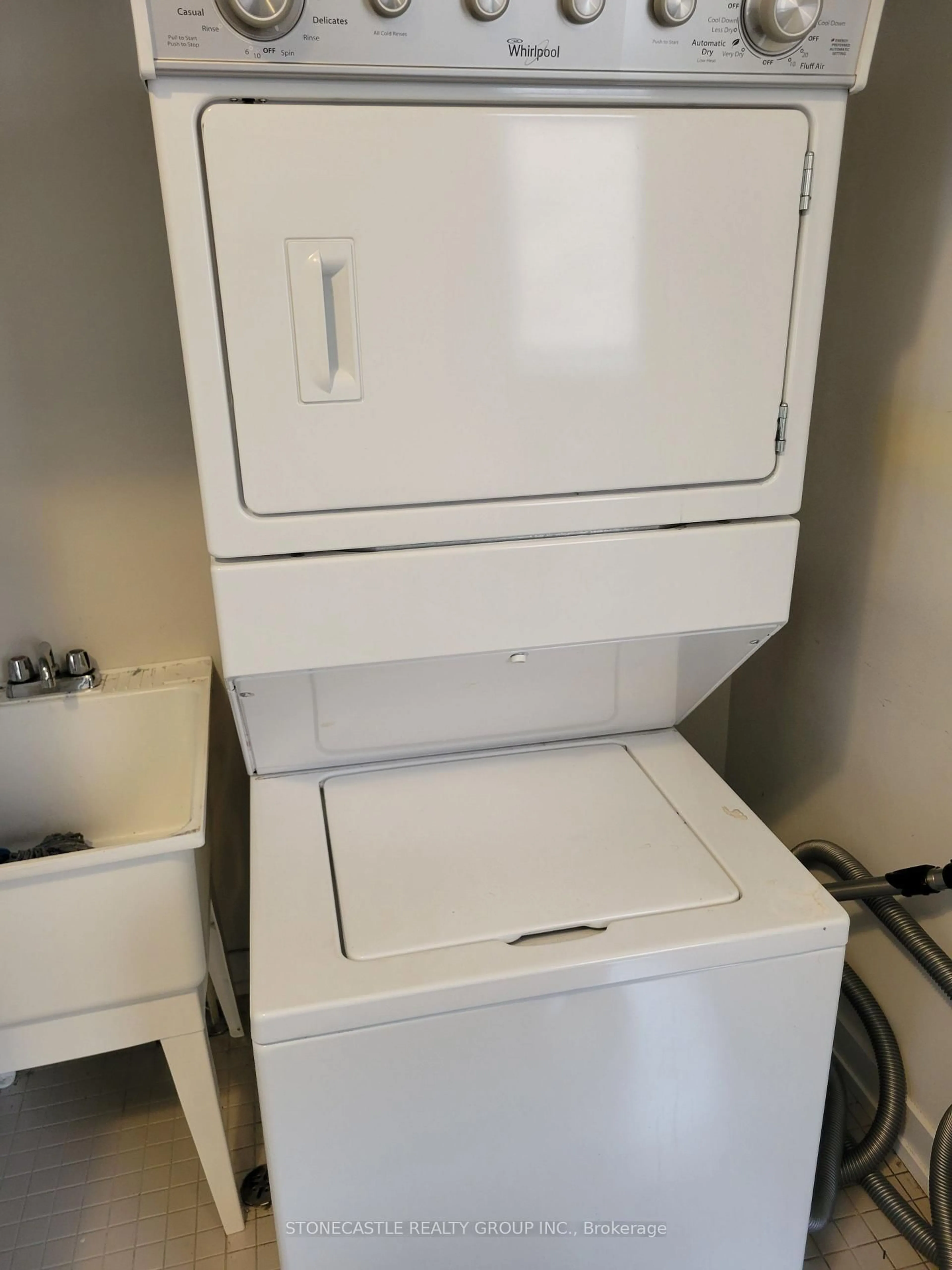 Laundry room for 98 Salterton Circ, Vaughan Ontario L6A 4Z2