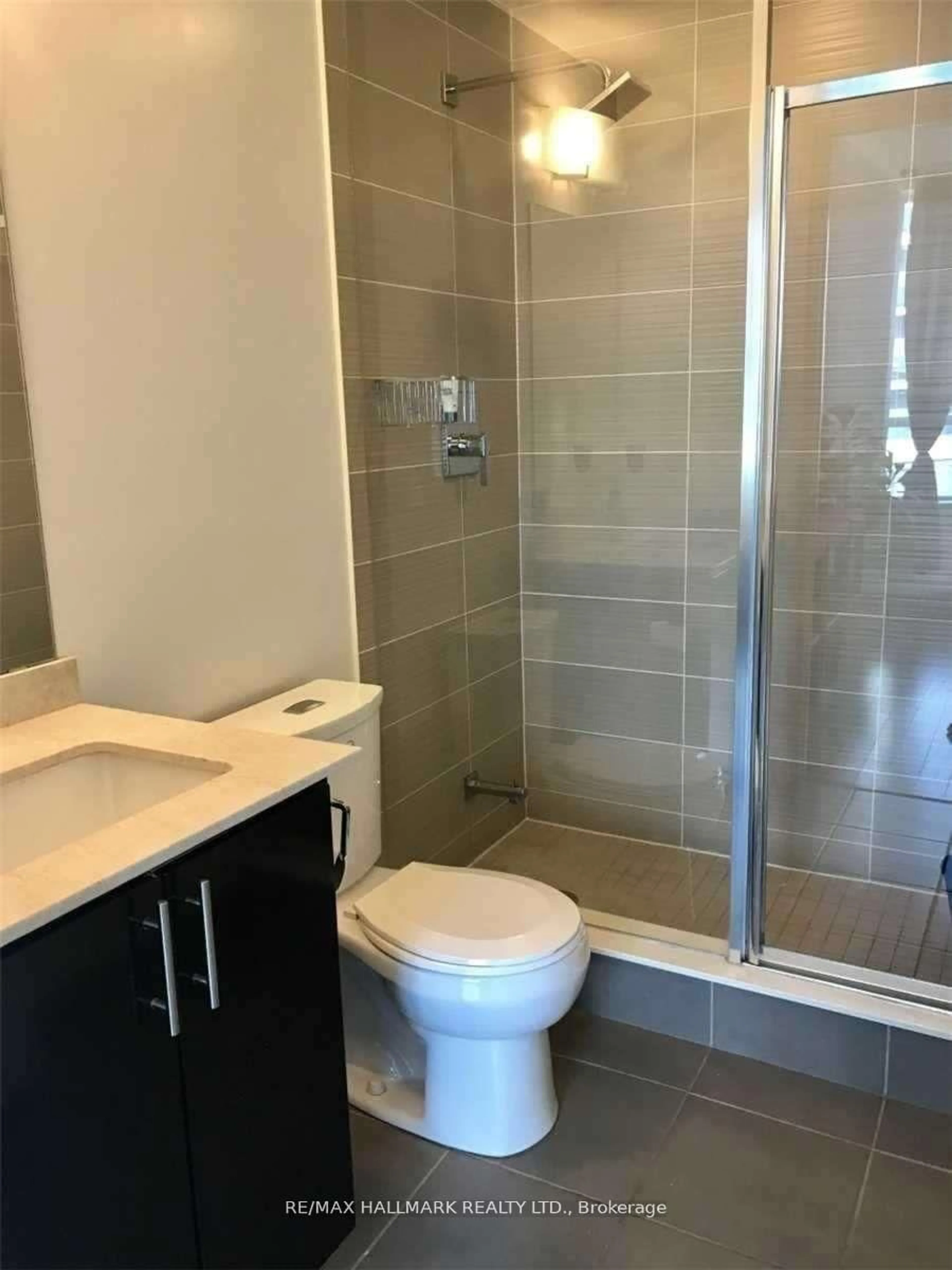 Standard bathroom, ceramic/tile floor for 7161 yonge St #2432, Markham Ontario L3T 0C8